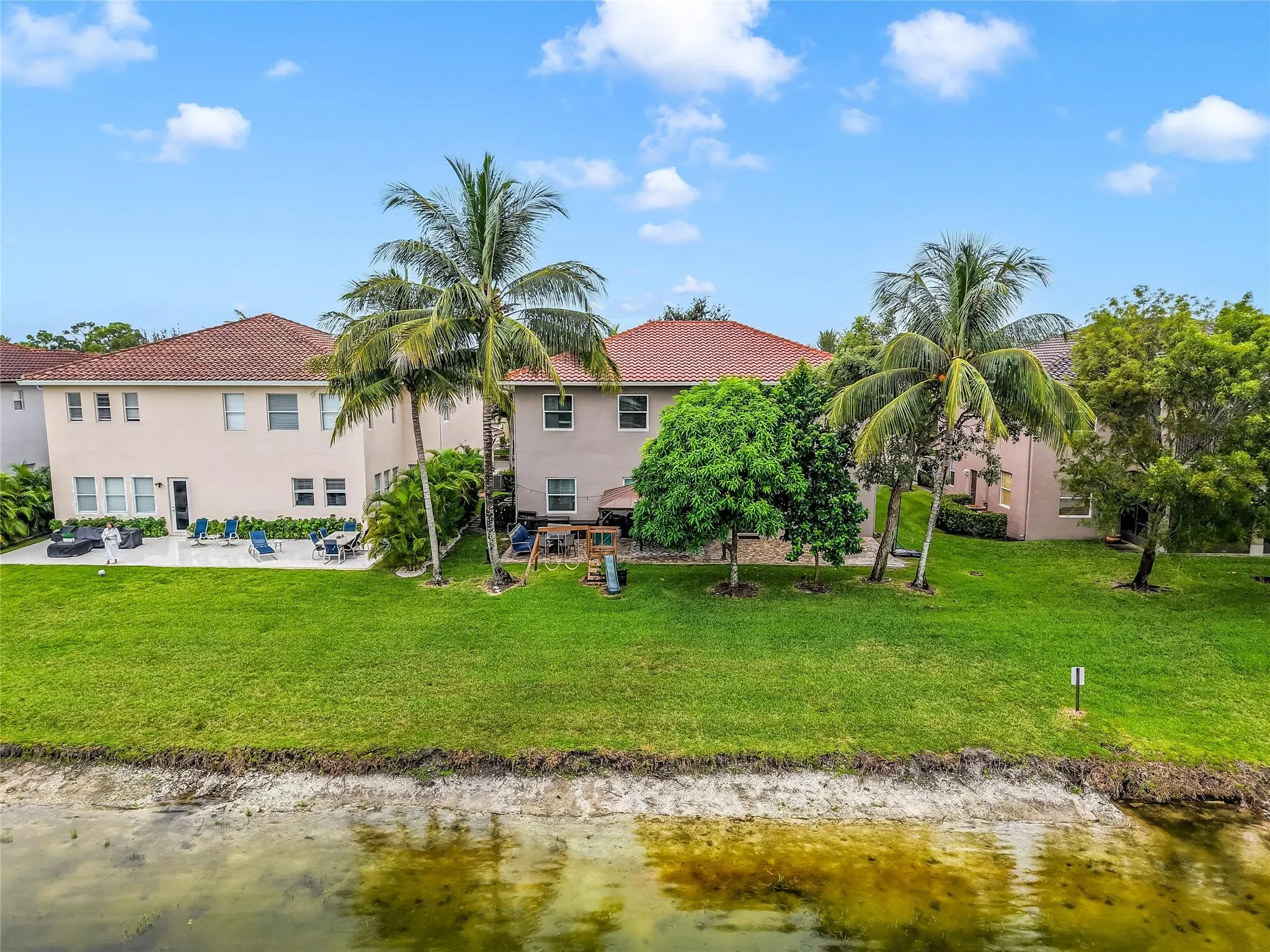 556 Cresta Cir