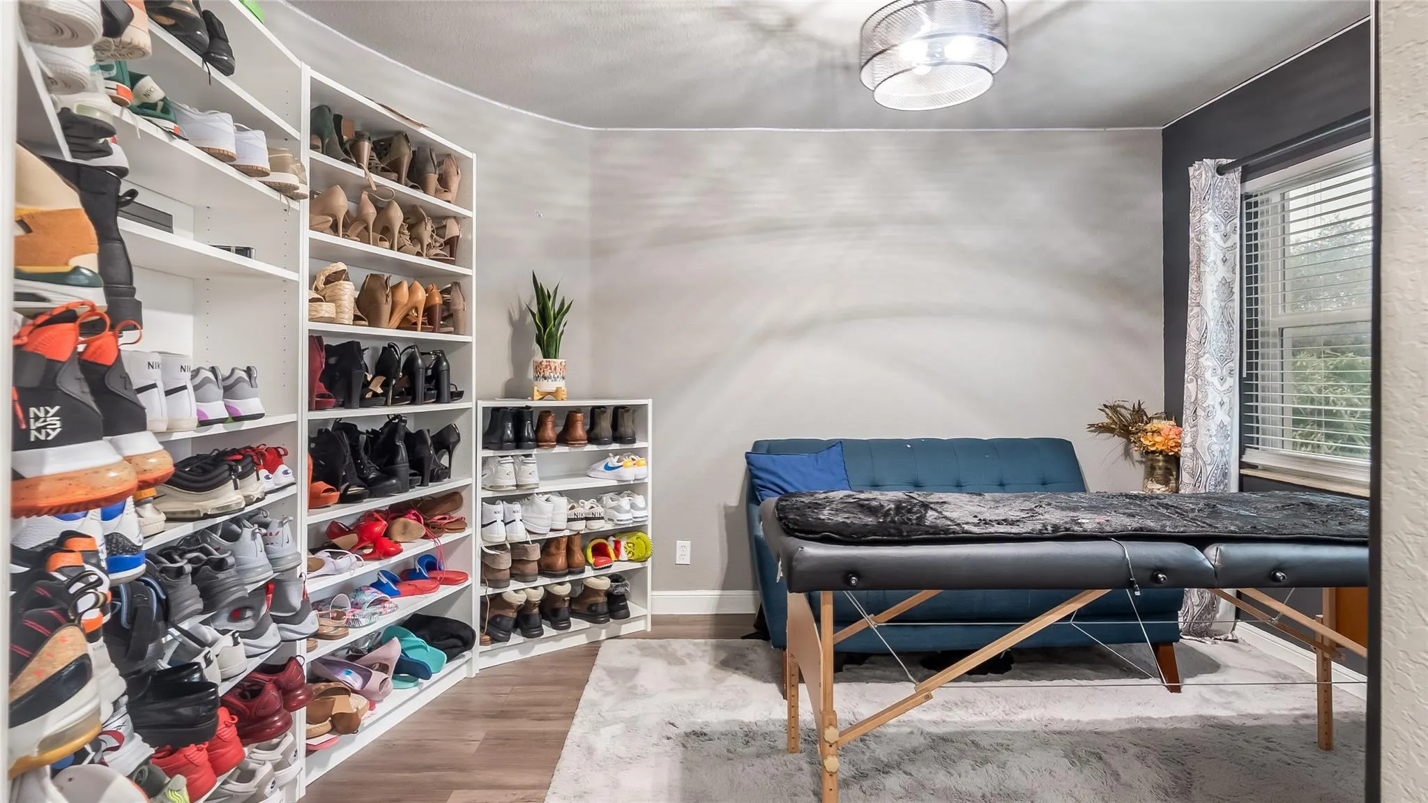 556 Cresta Cir