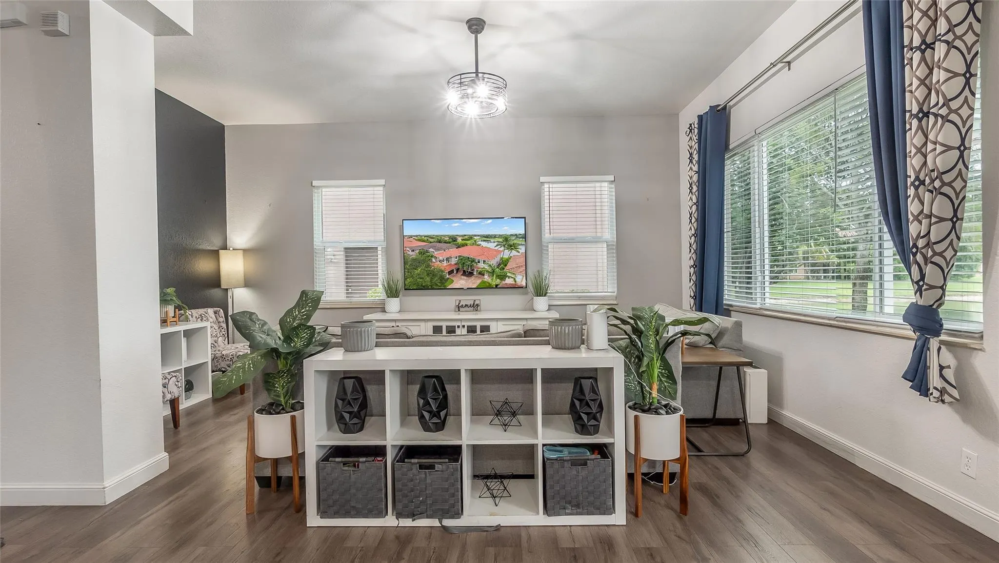 556 Cresta Cir
