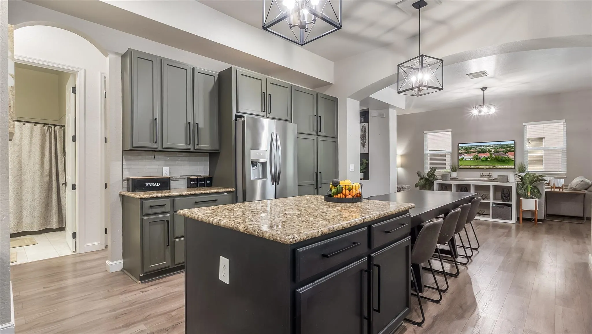 556 Cresta Cir