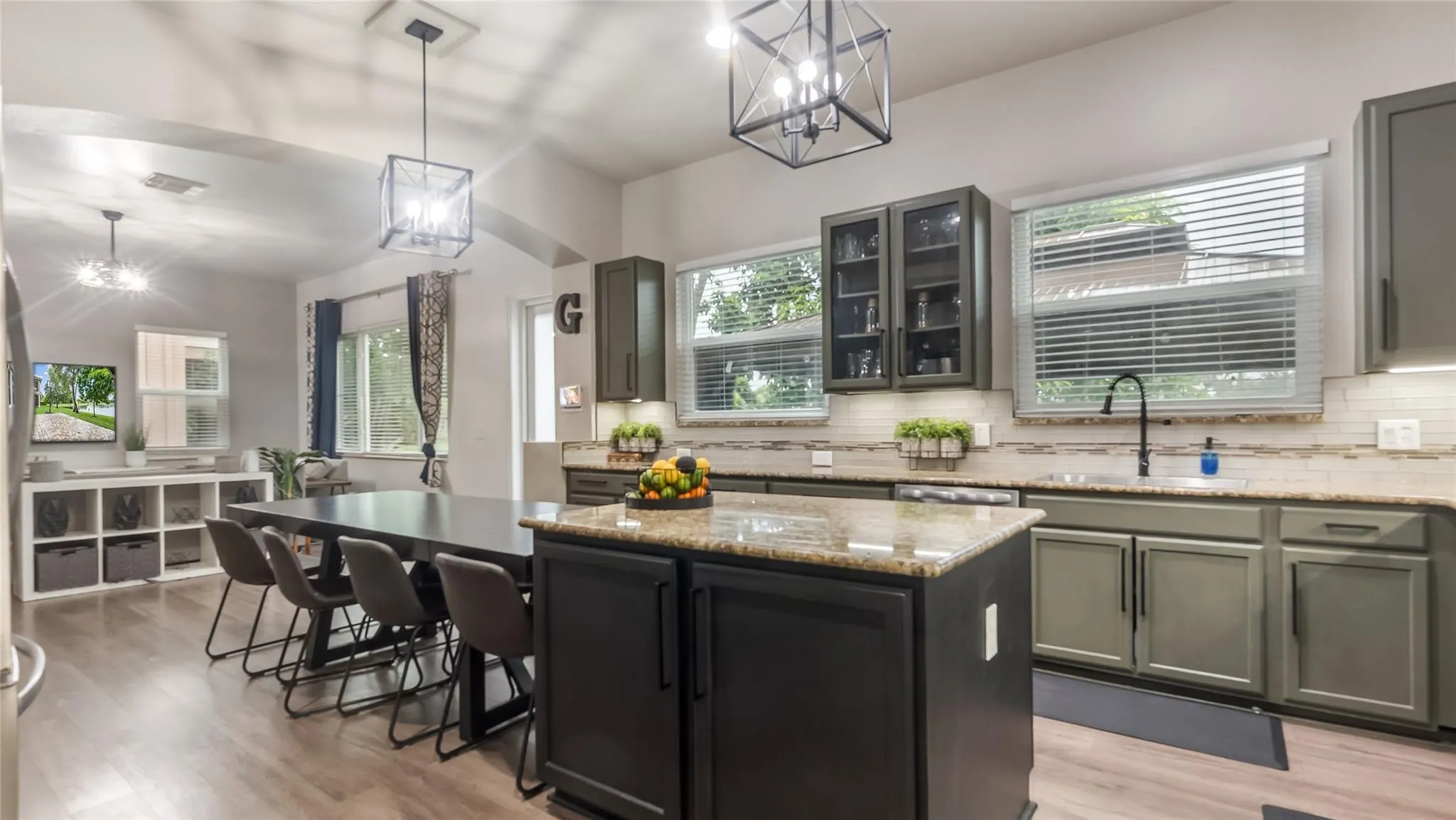 556 Cresta Cir