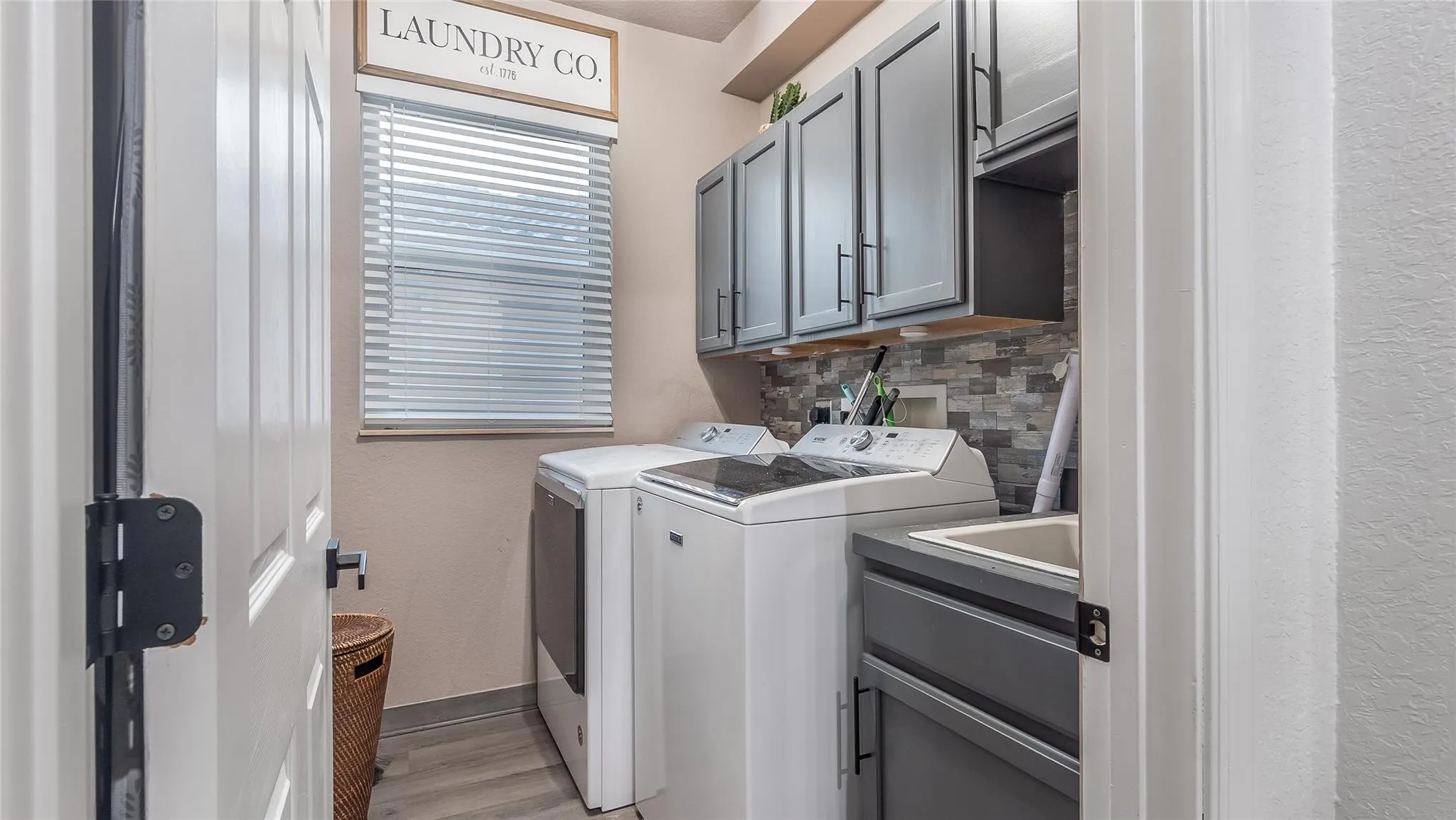 556 Cresta Cir