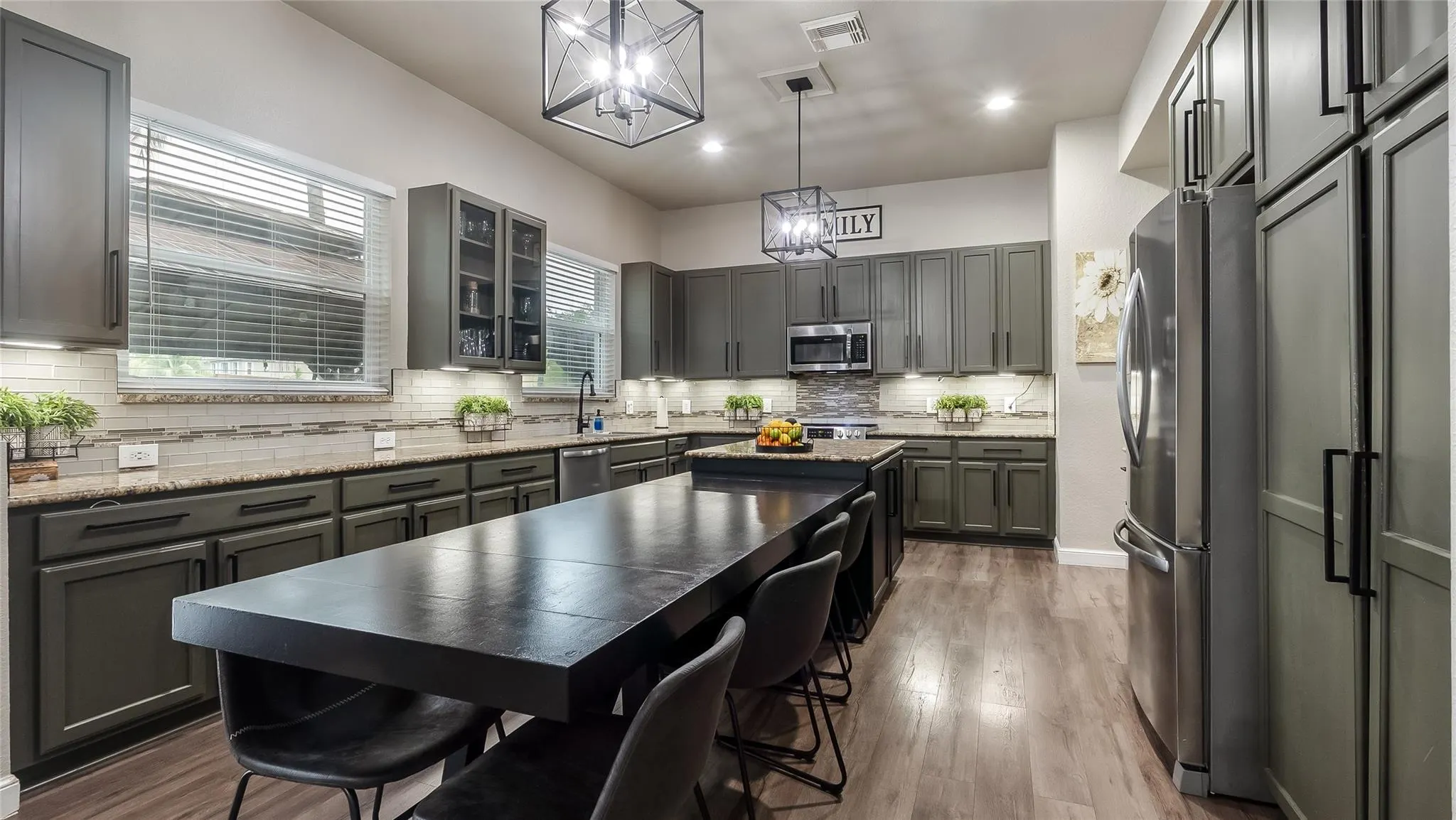 556 Cresta Cir