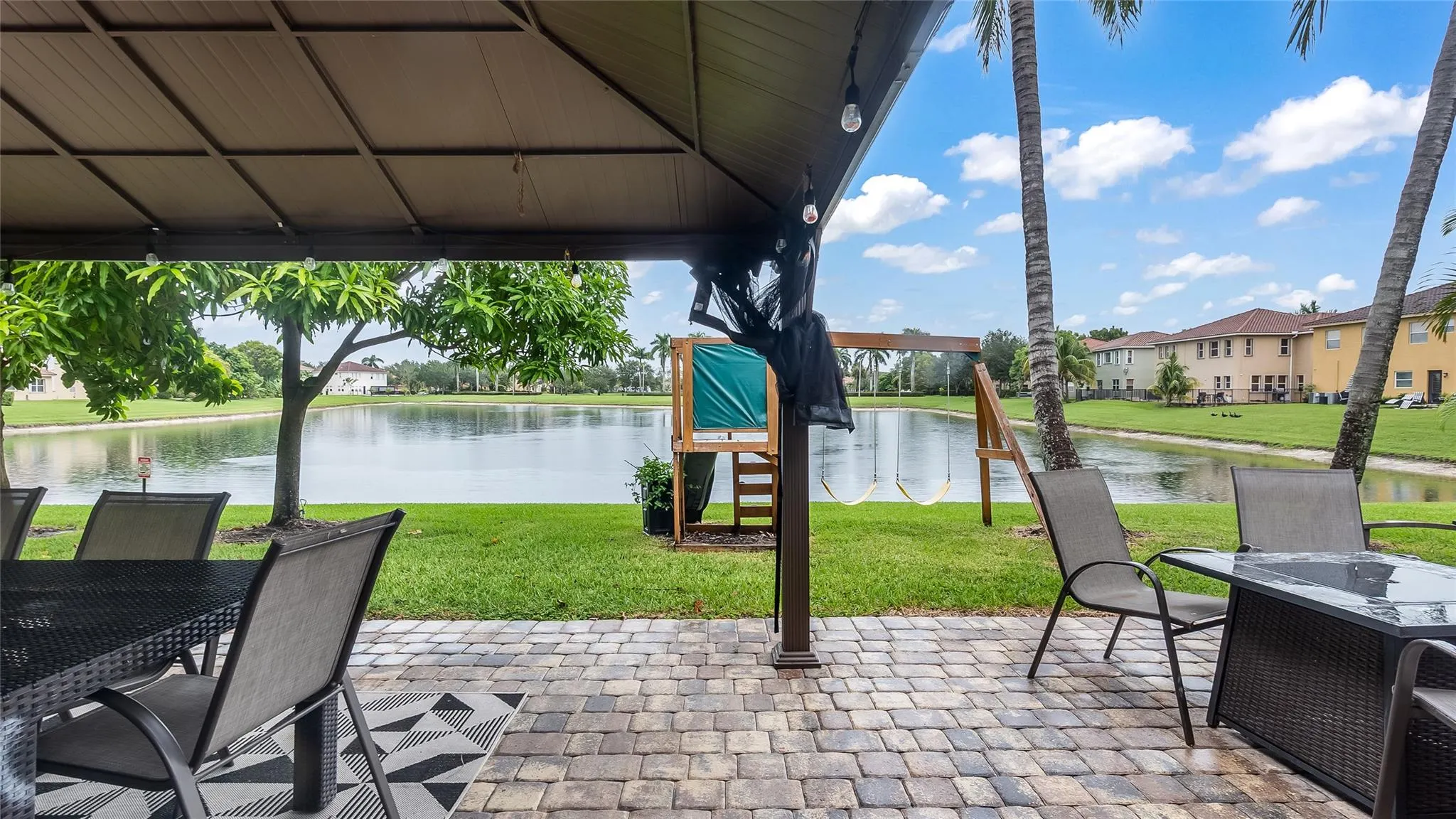556 Cresta Cir