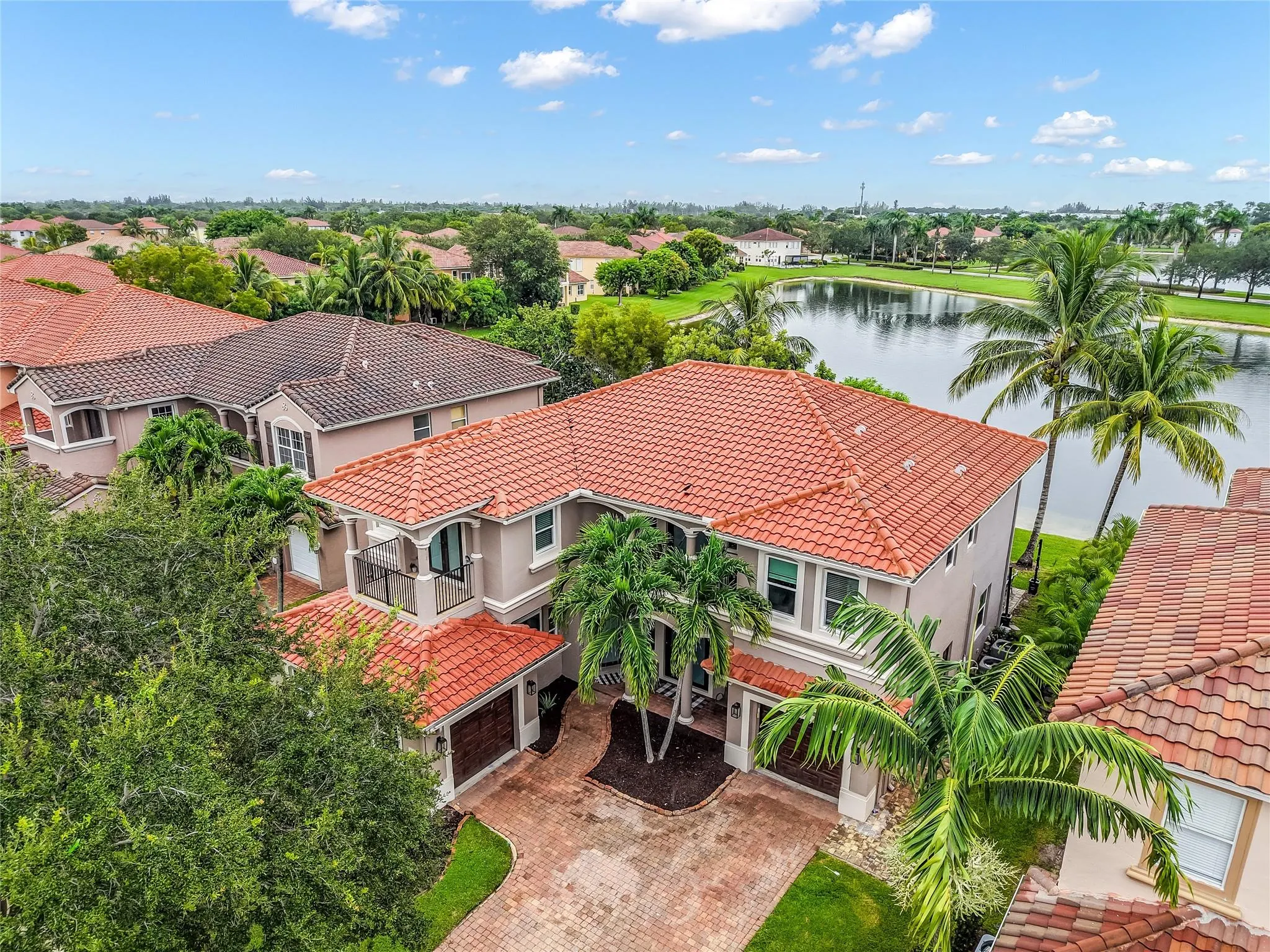556 Cresta Cir