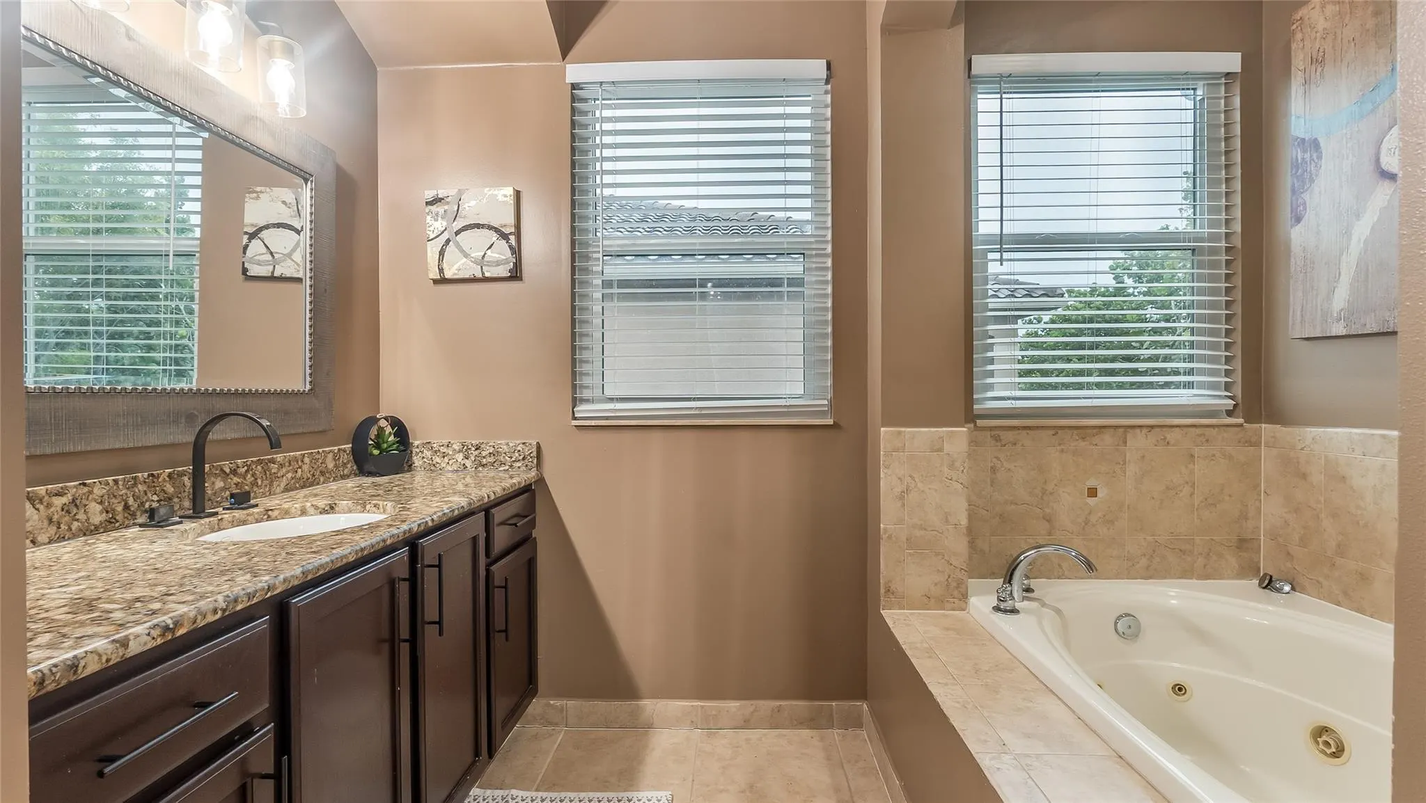 556 Cresta Cir