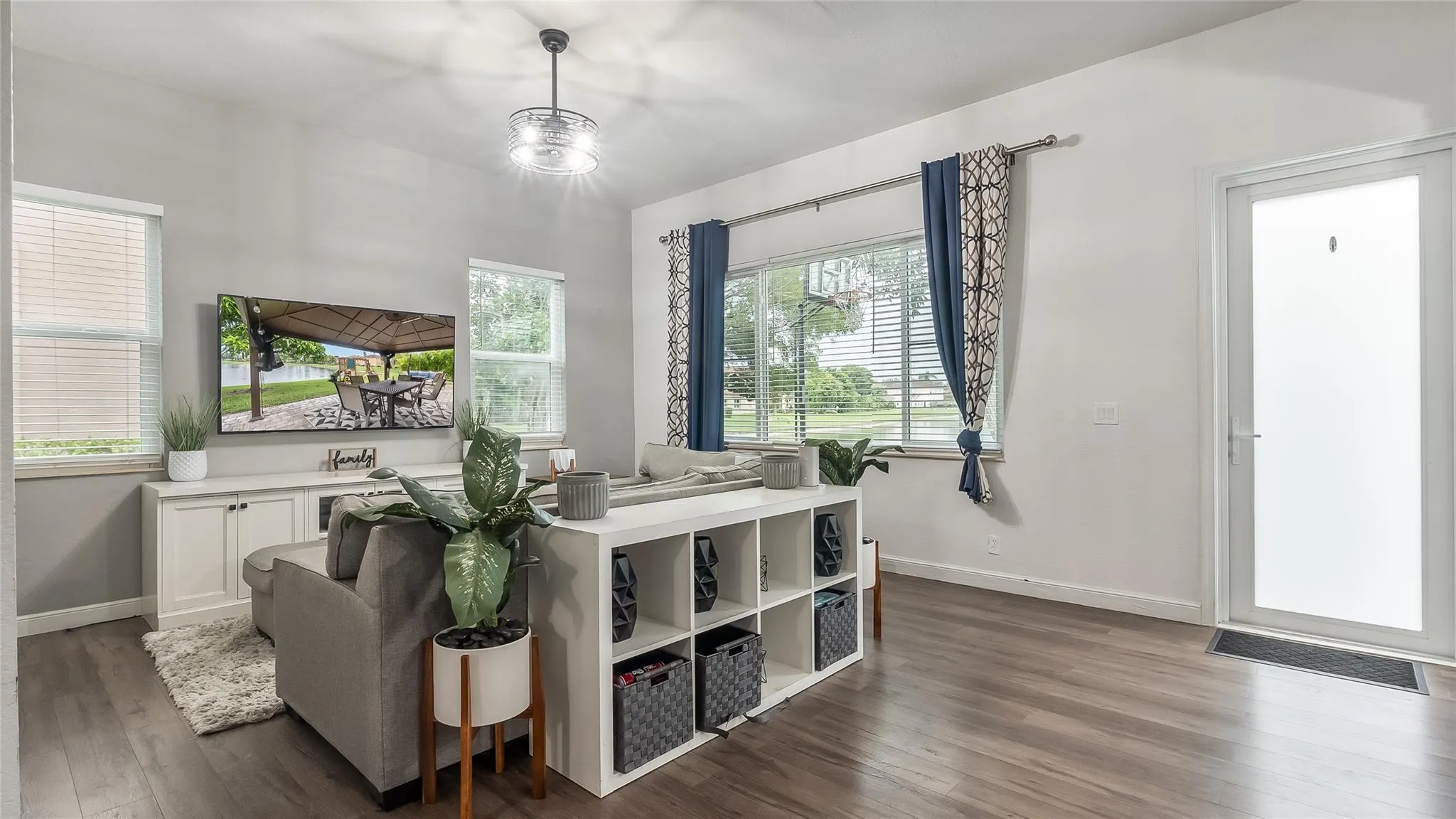 556 Cresta Cir