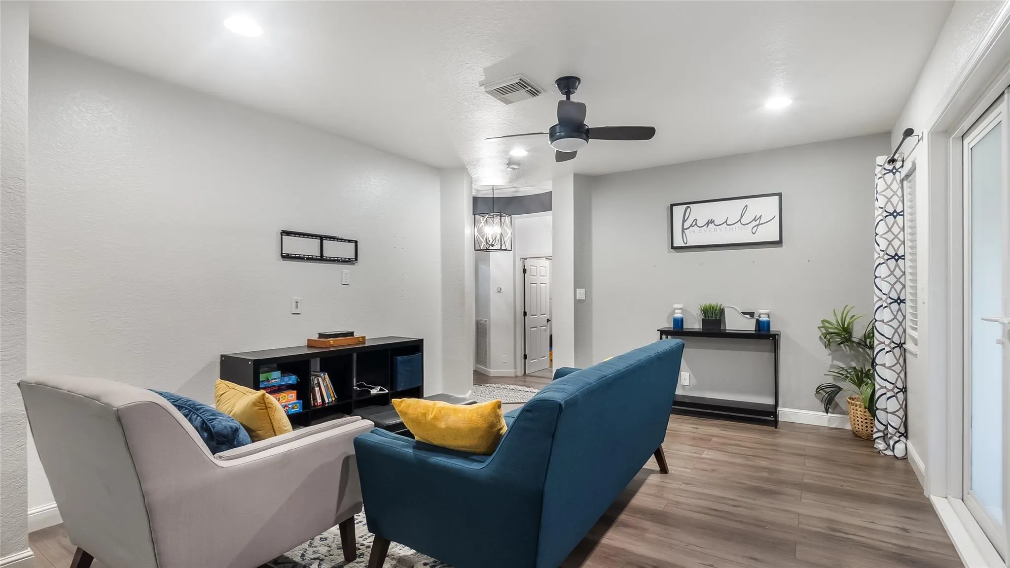 556 Cresta Cir