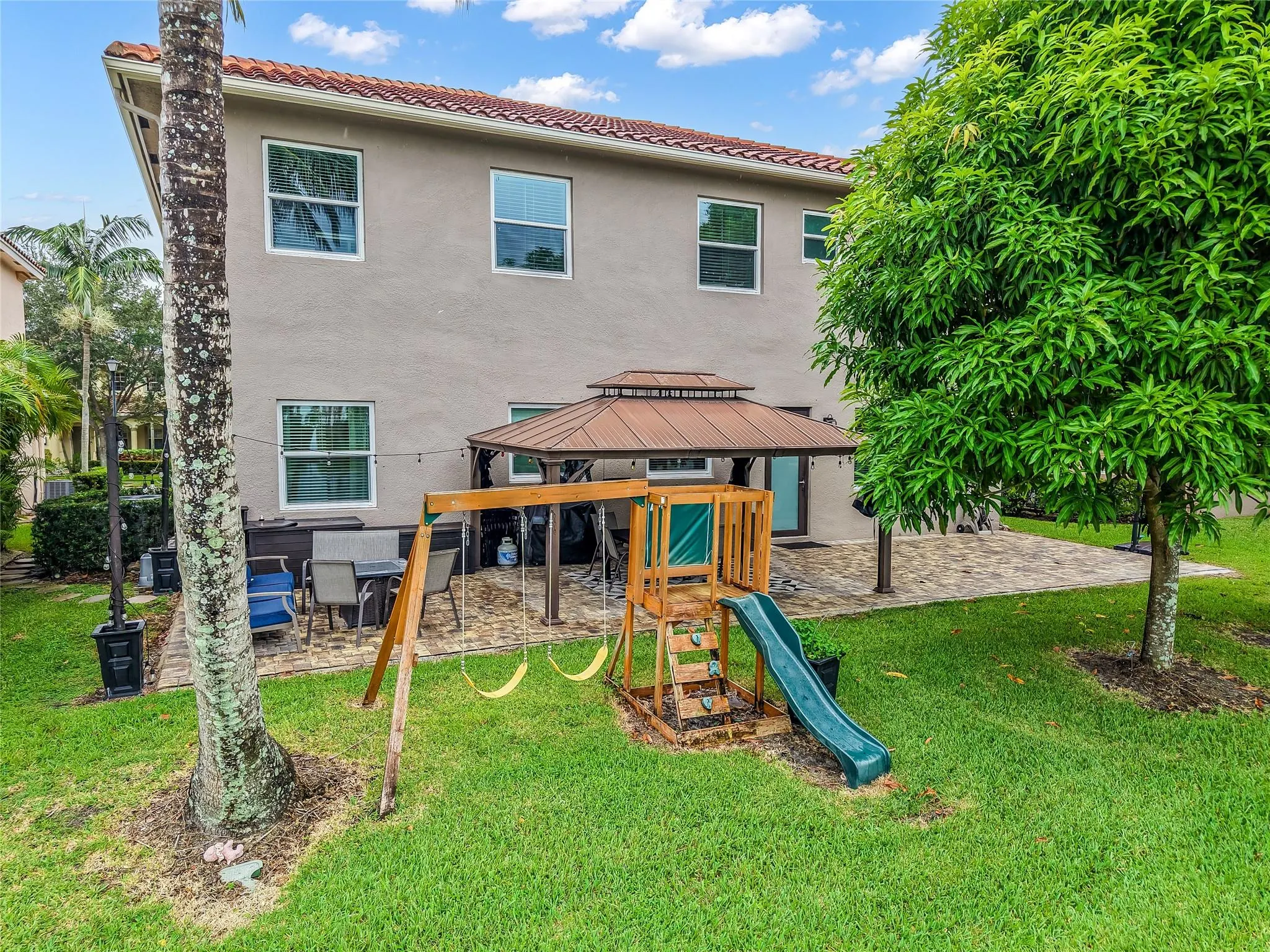 556 Cresta Cir