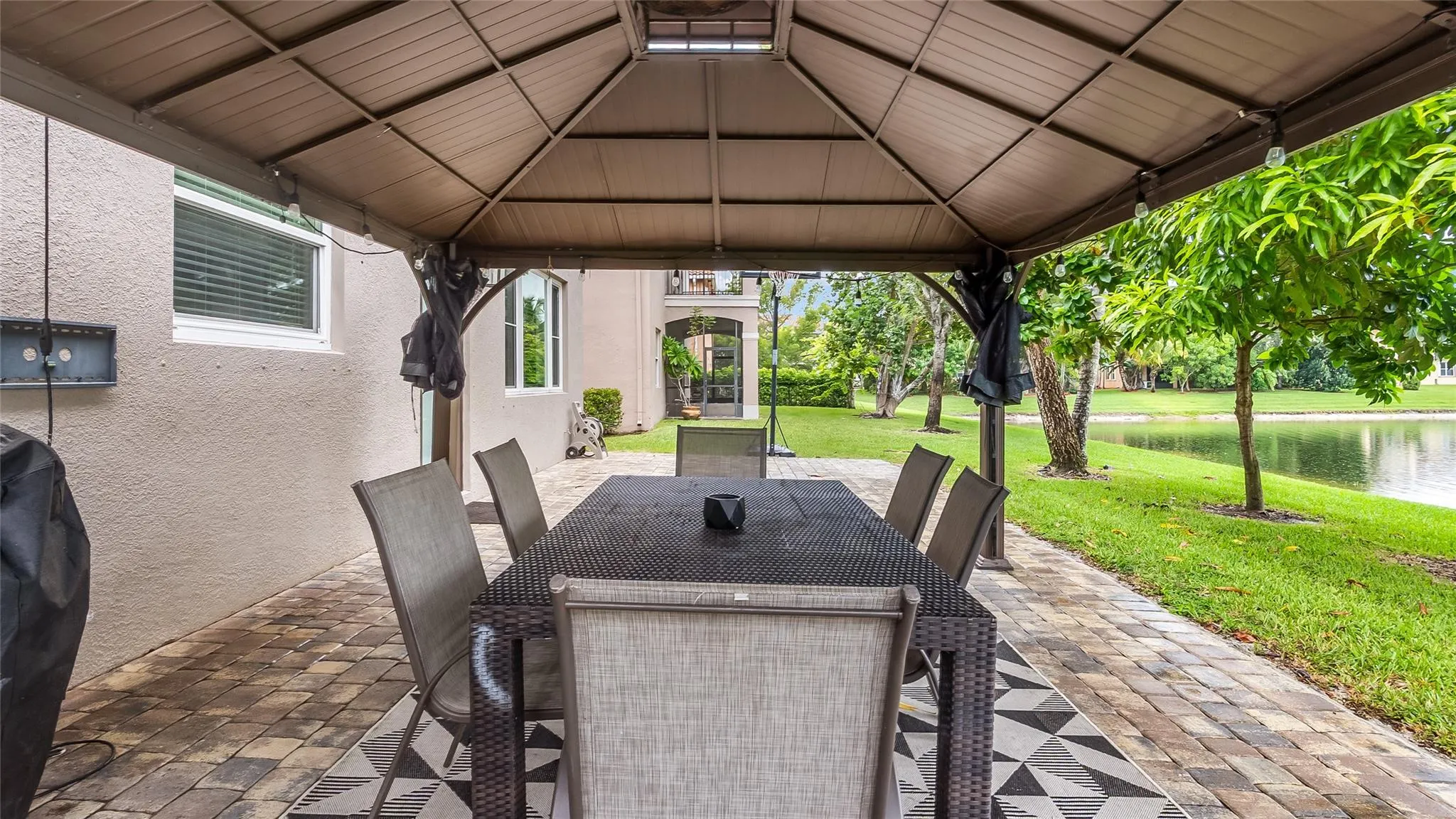 556 Cresta Cir