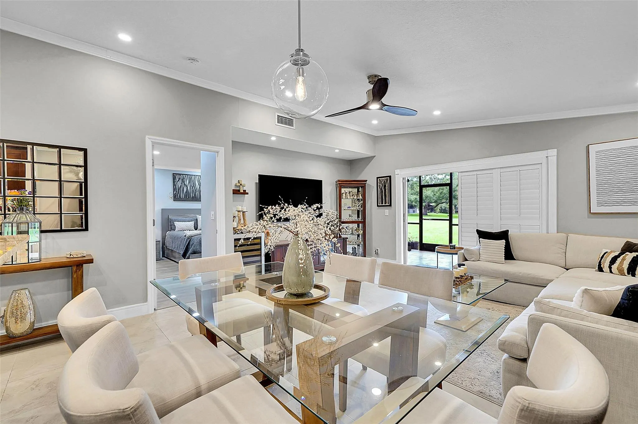 573 Woodgate Cir