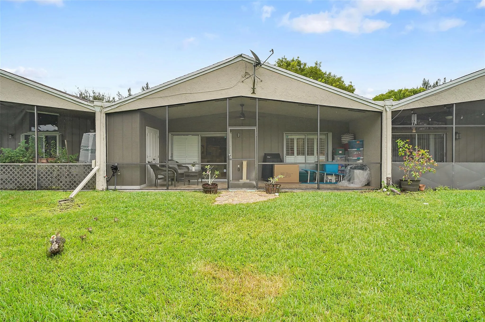 573 Woodgate Cir