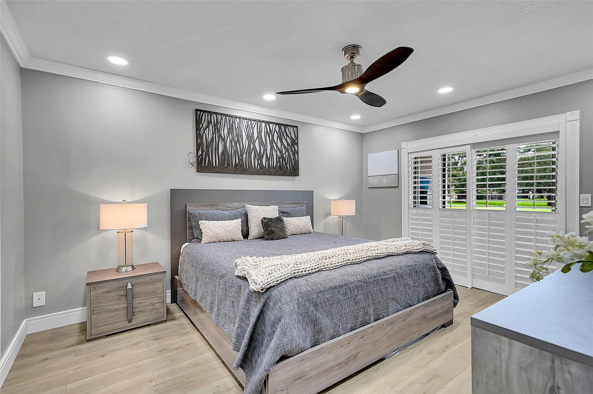 573 Woodgate Cir