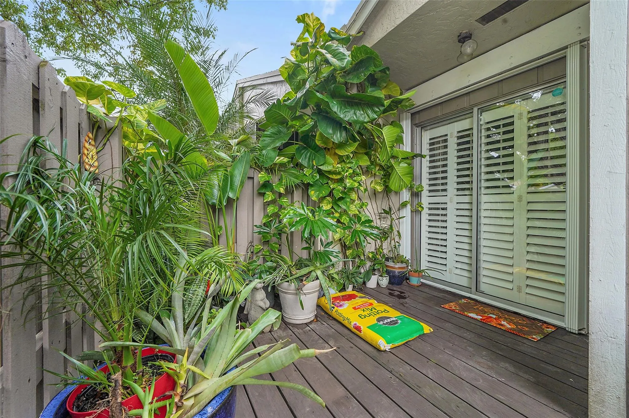 573 Woodgate Cir