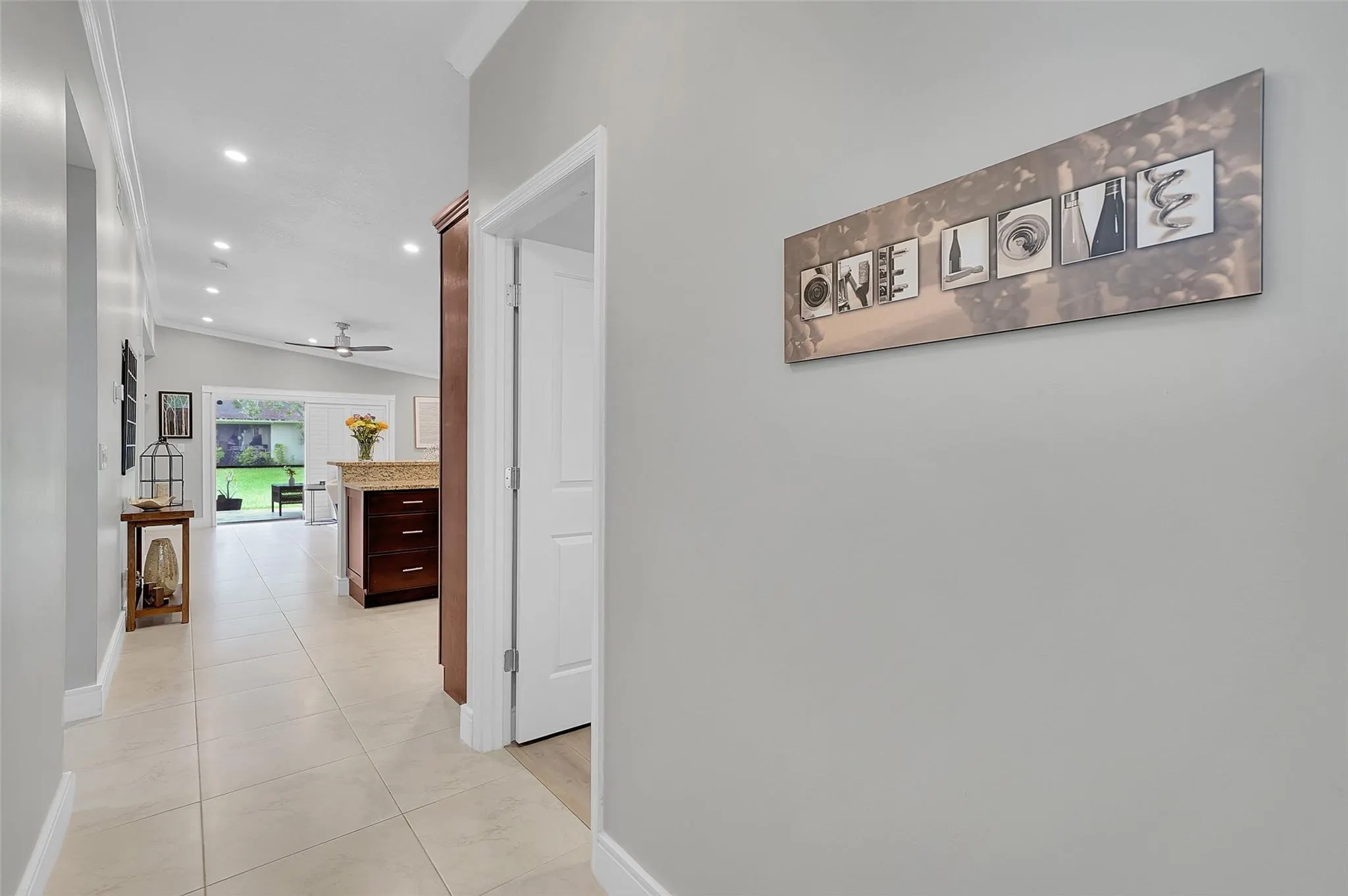573 Woodgate Cir