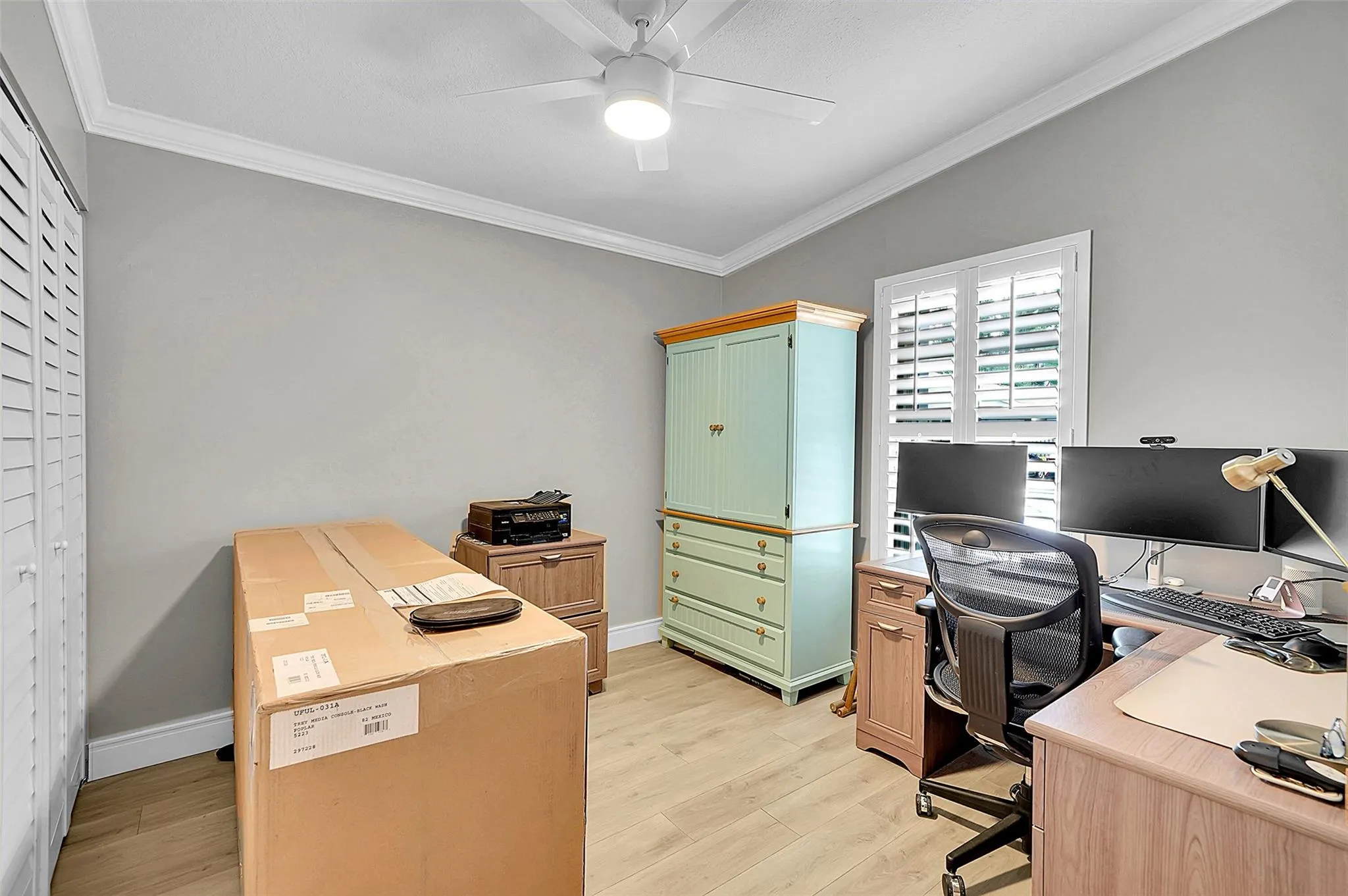 573 Woodgate Cir