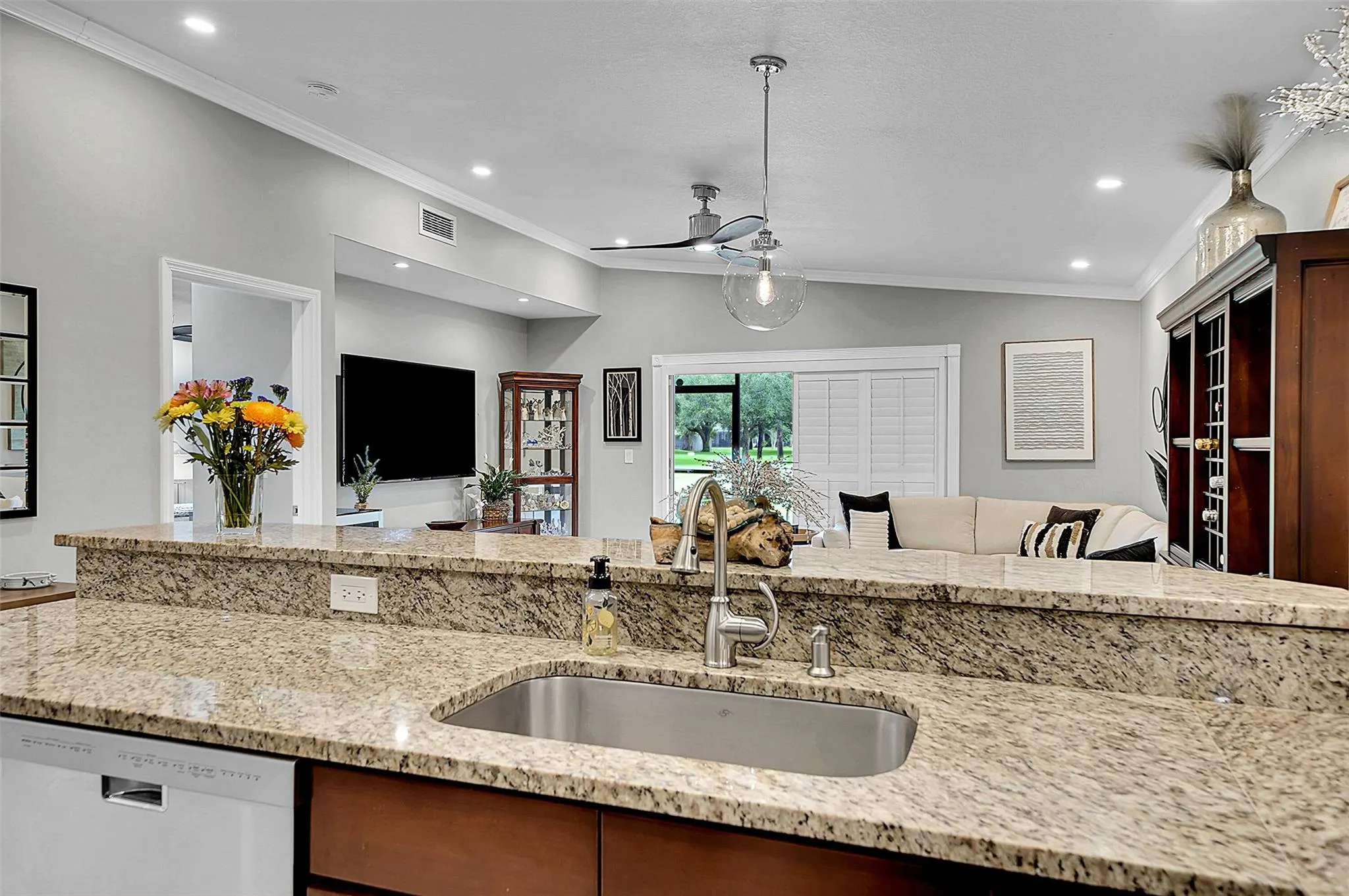 573 Woodgate Cir