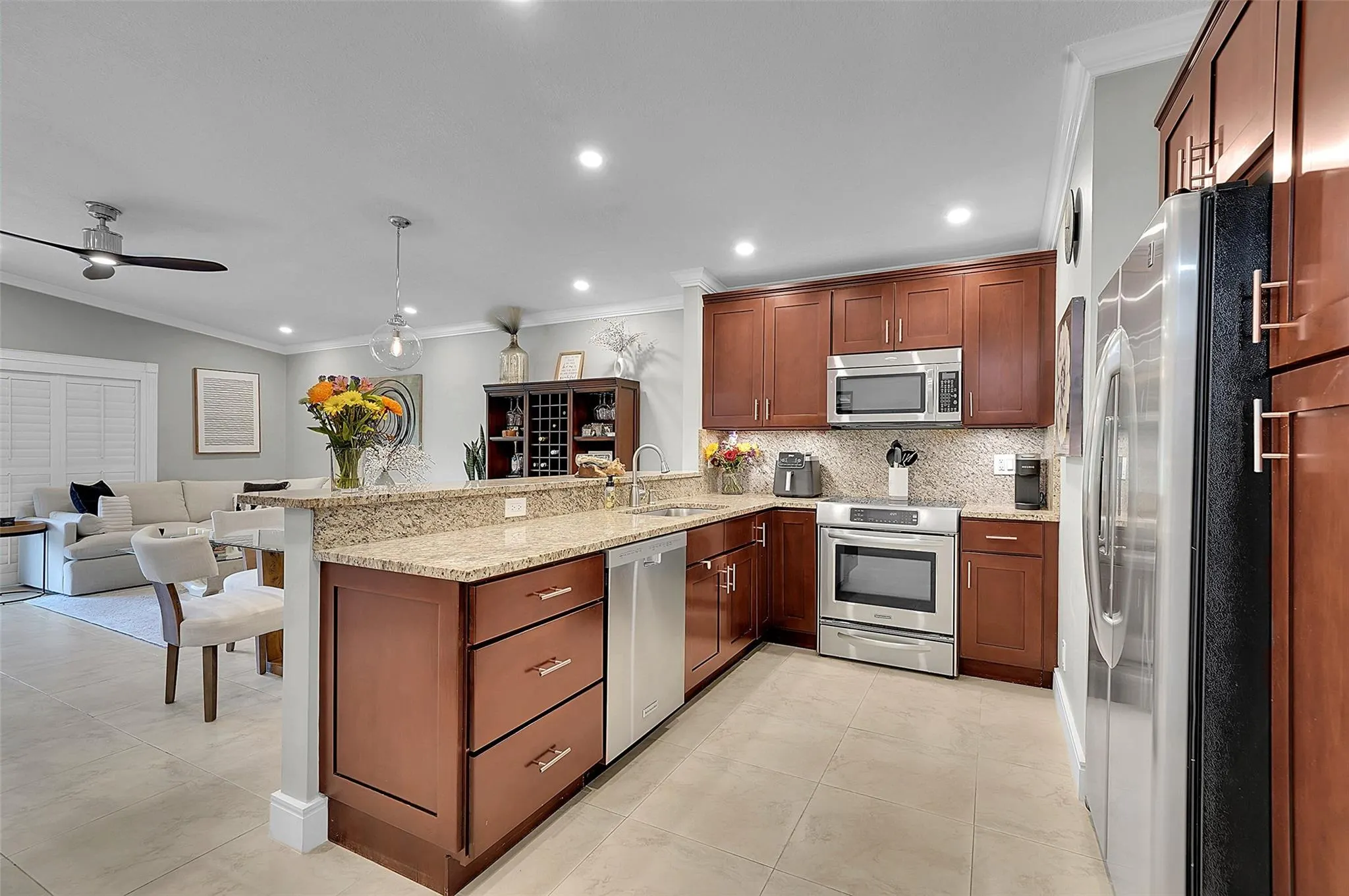 573 Woodgate Cir