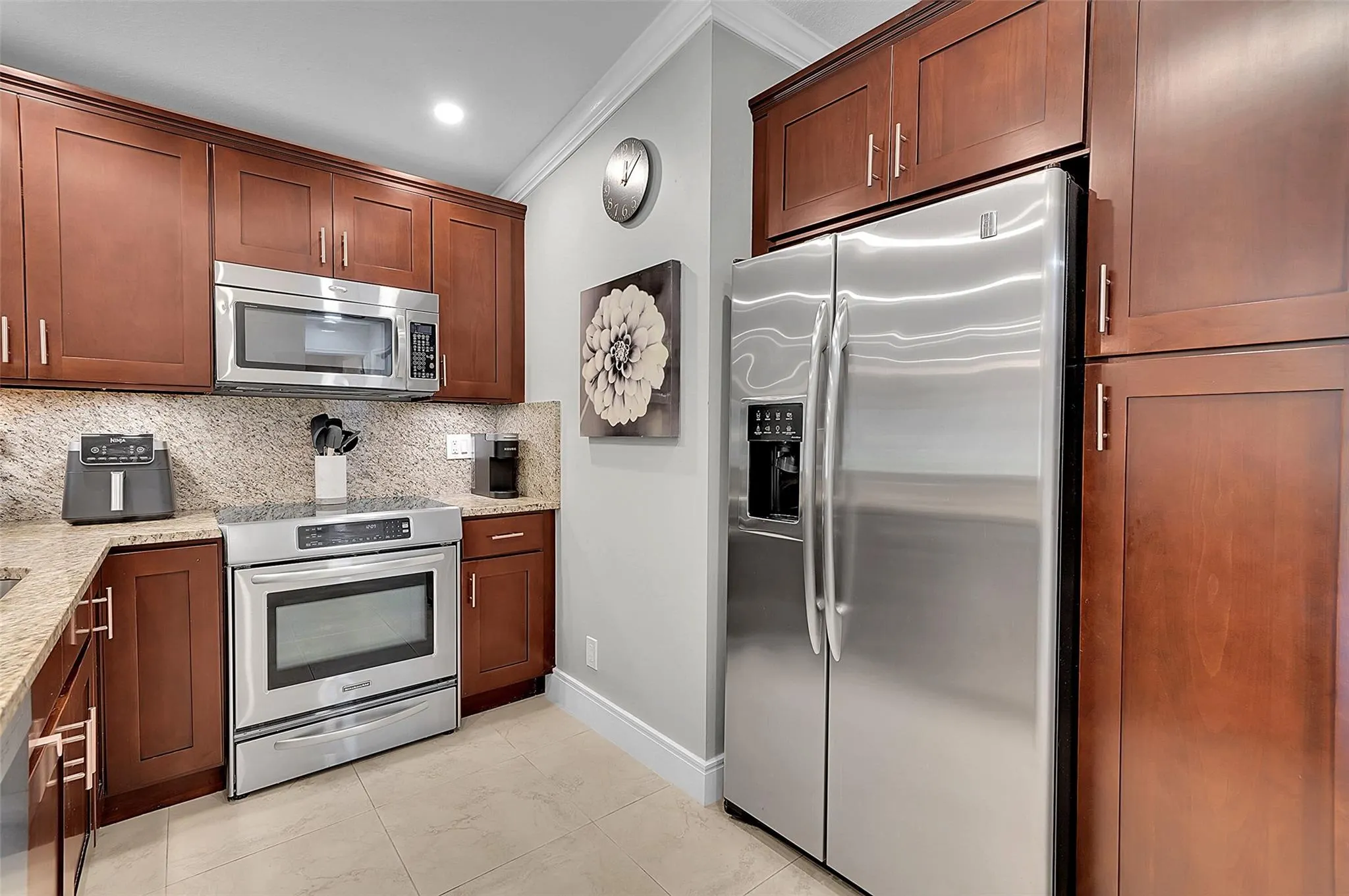 573 Woodgate Cir