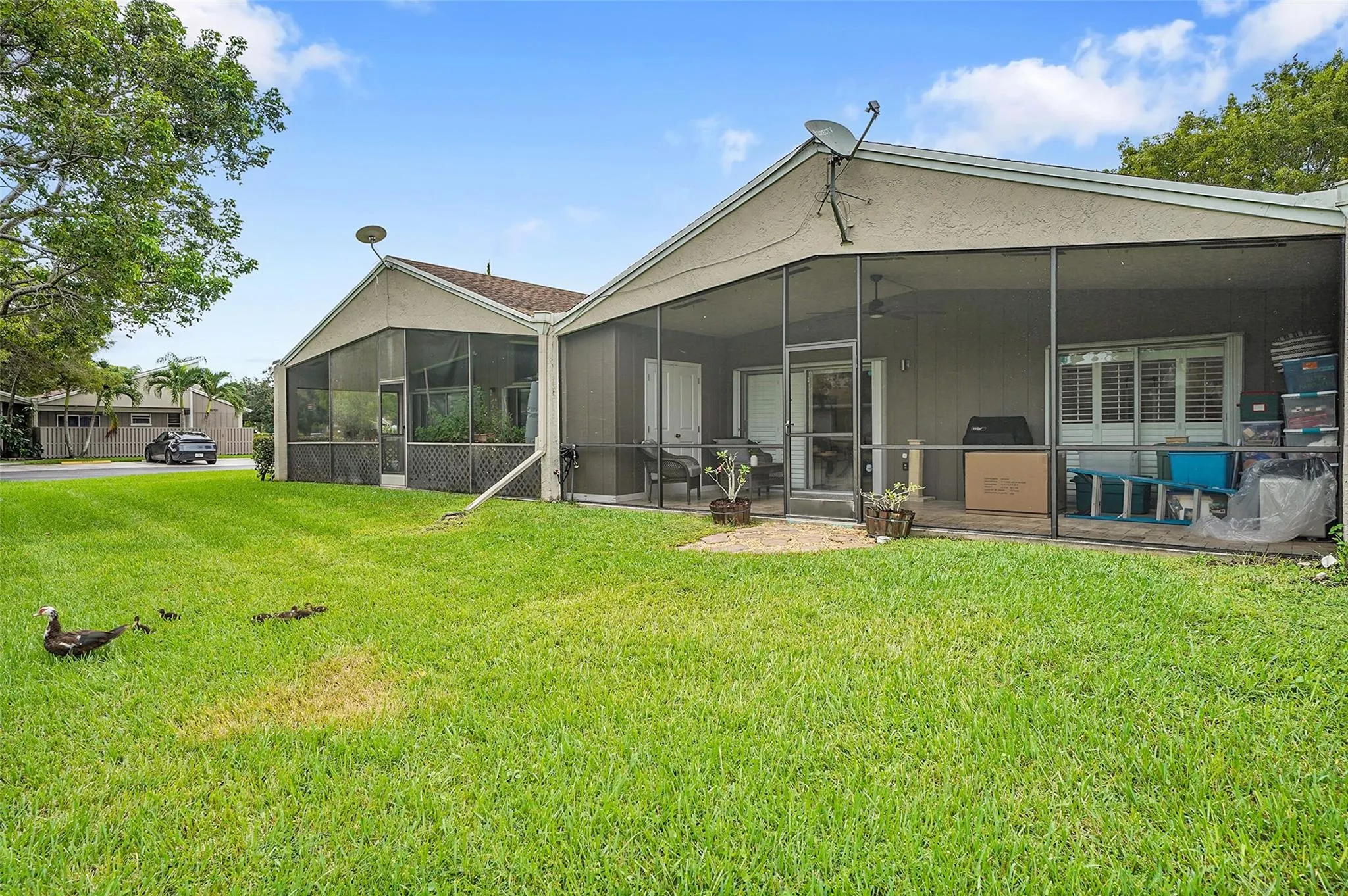 573 Woodgate Cir