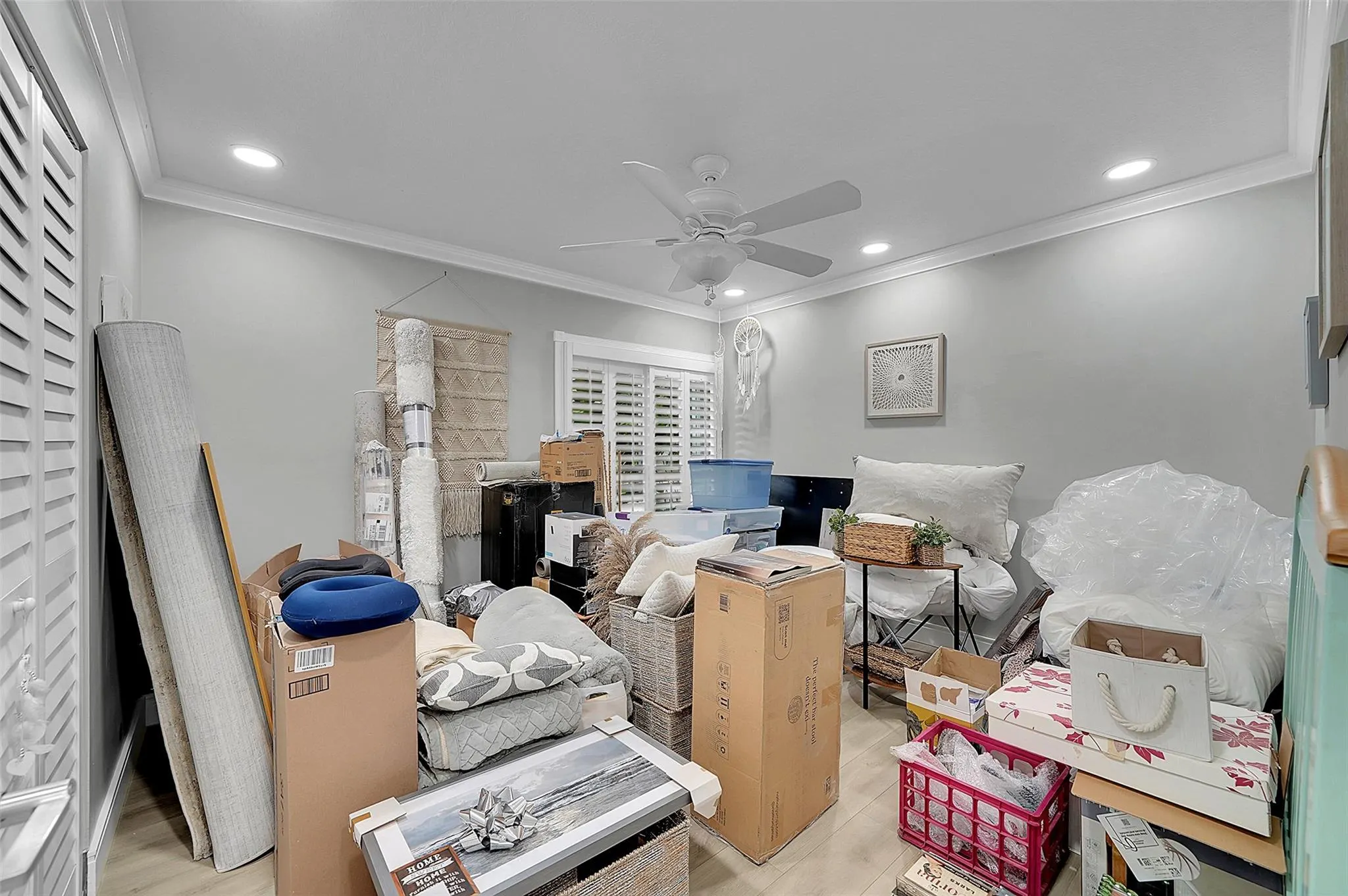 573 Woodgate Cir