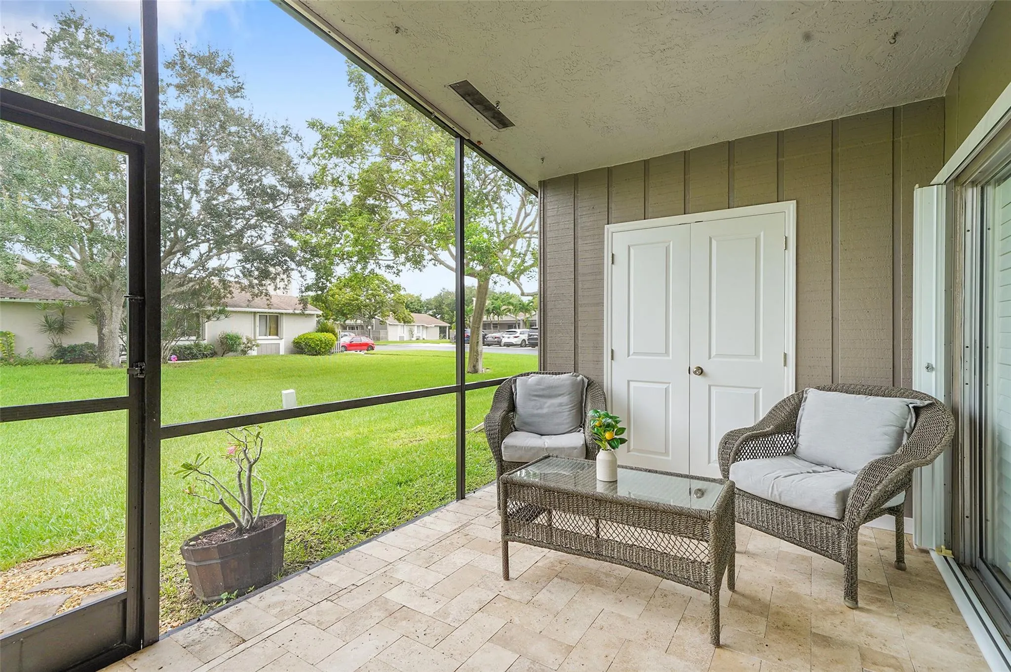 573 Woodgate Cir