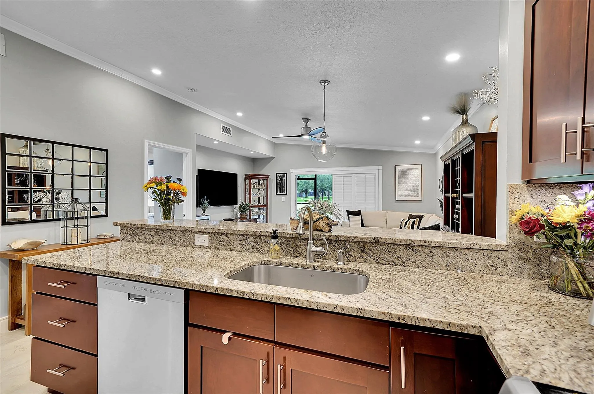 573 Woodgate Cir