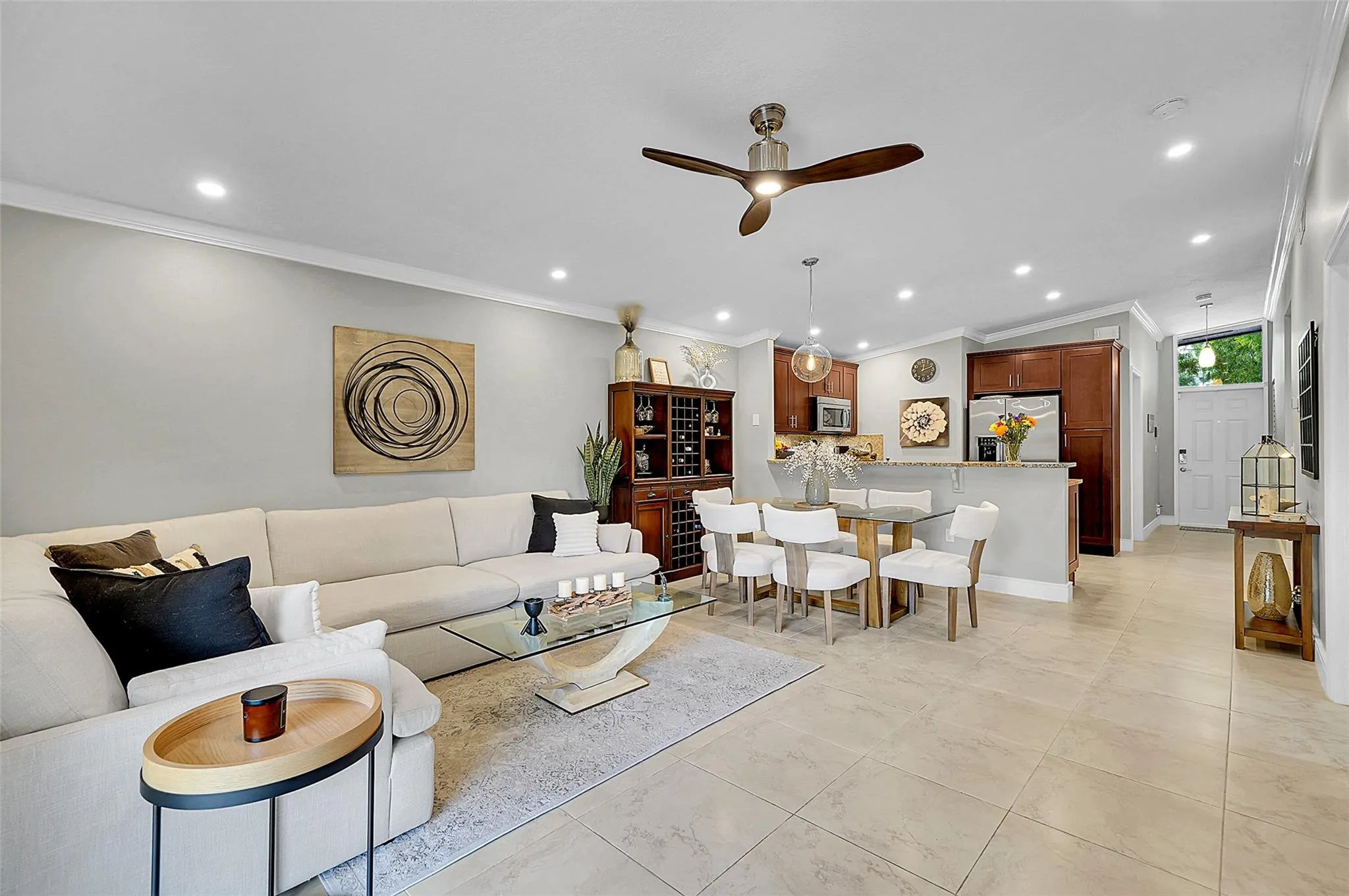 573 Woodgate Cir