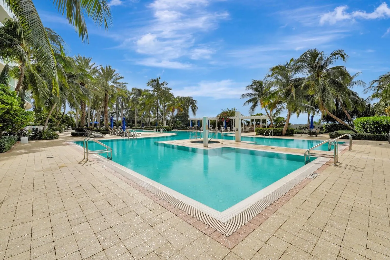 1 N Ocean Blvd, #506