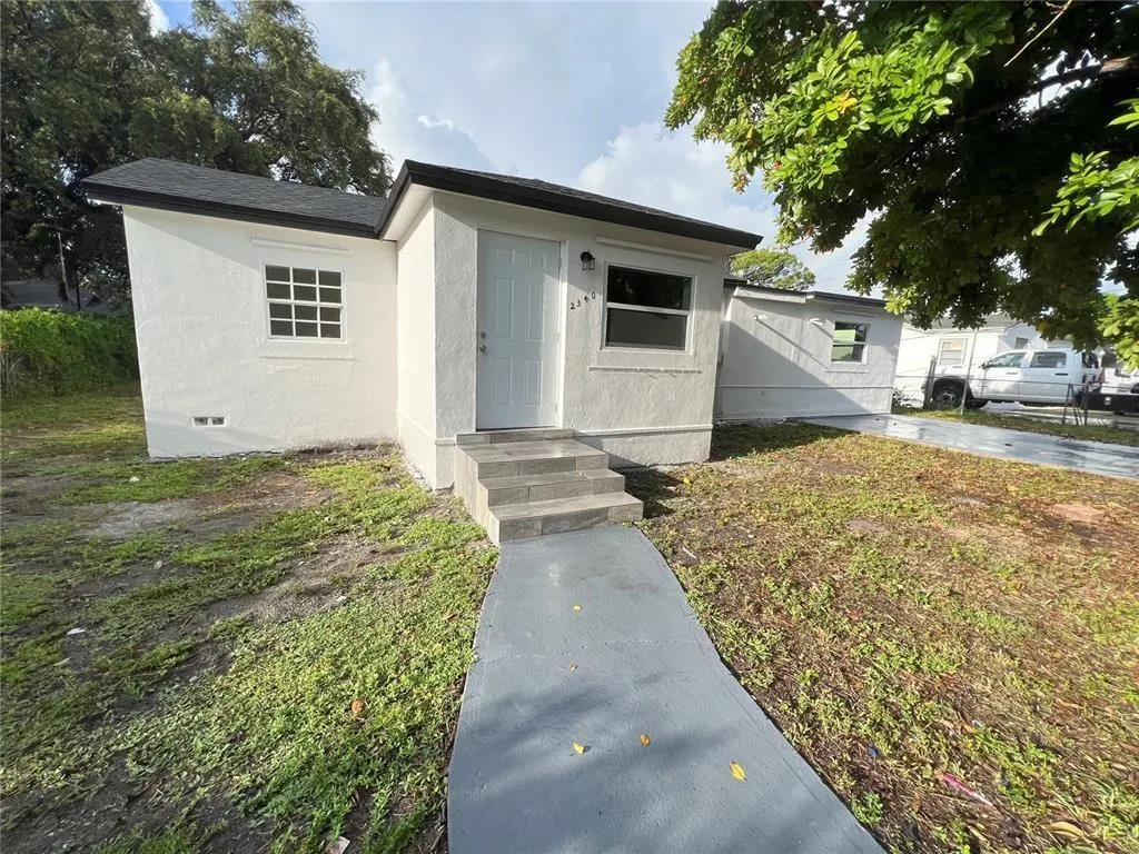 2340 NW 99th Ter