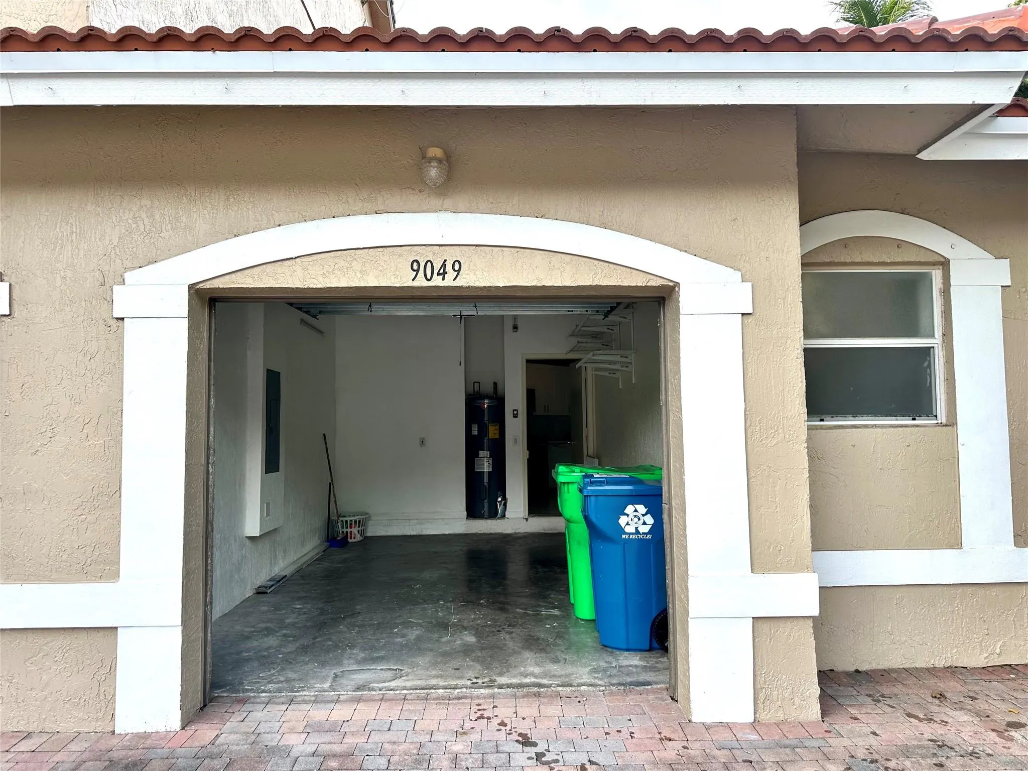 9049 NW 54th St