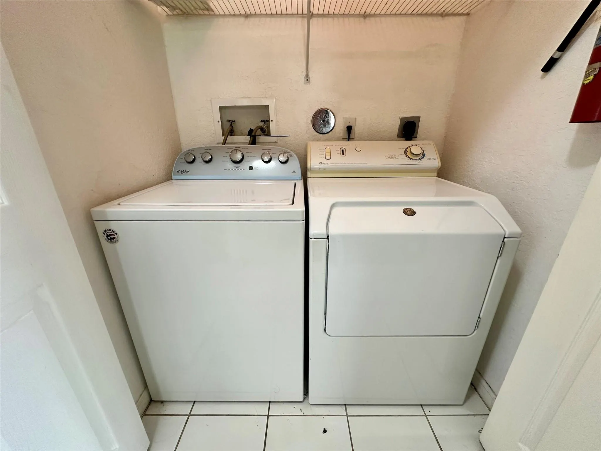 9049 NW 54th St