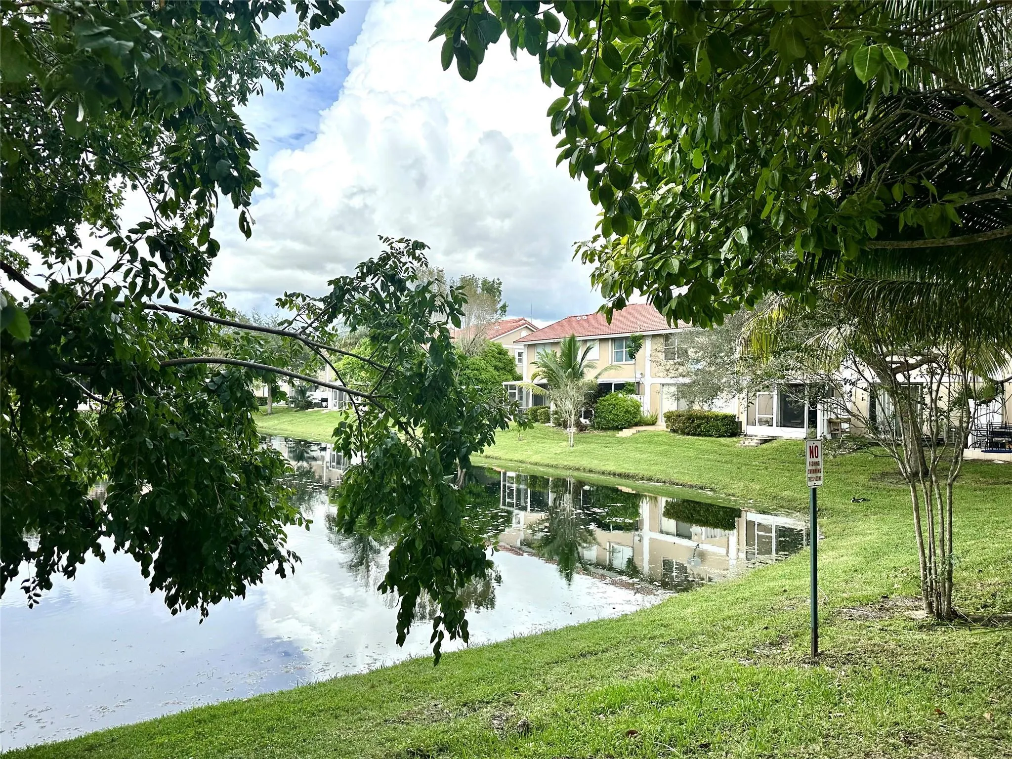9049 NW 54th St