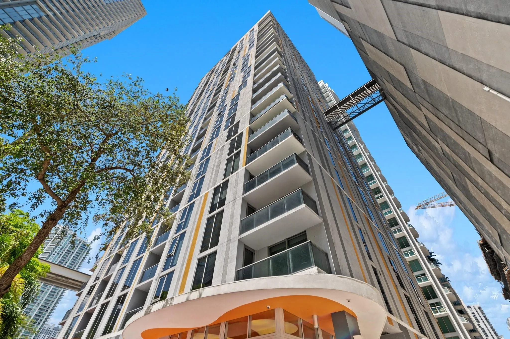 31 SE 6th St, #2002