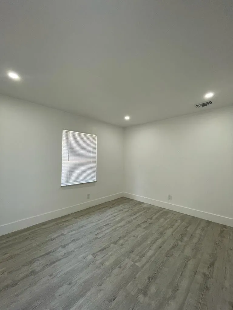 1033 NW 3rd Ave, #4