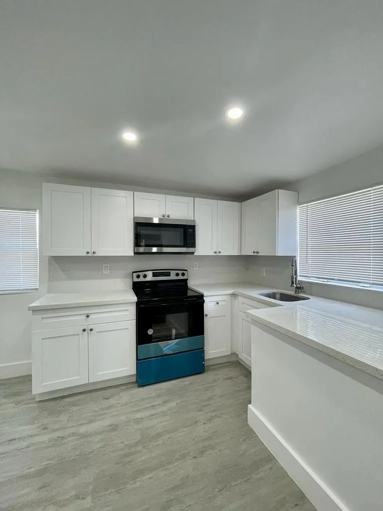 1033 NW 3rd Ave, #4