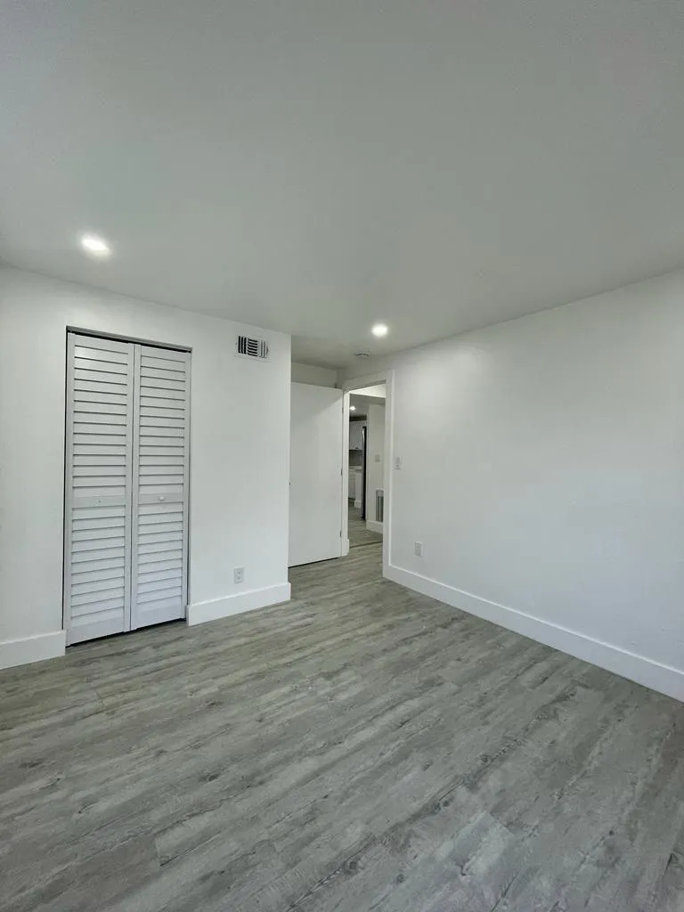 1033 NW 3rd Ave, #4