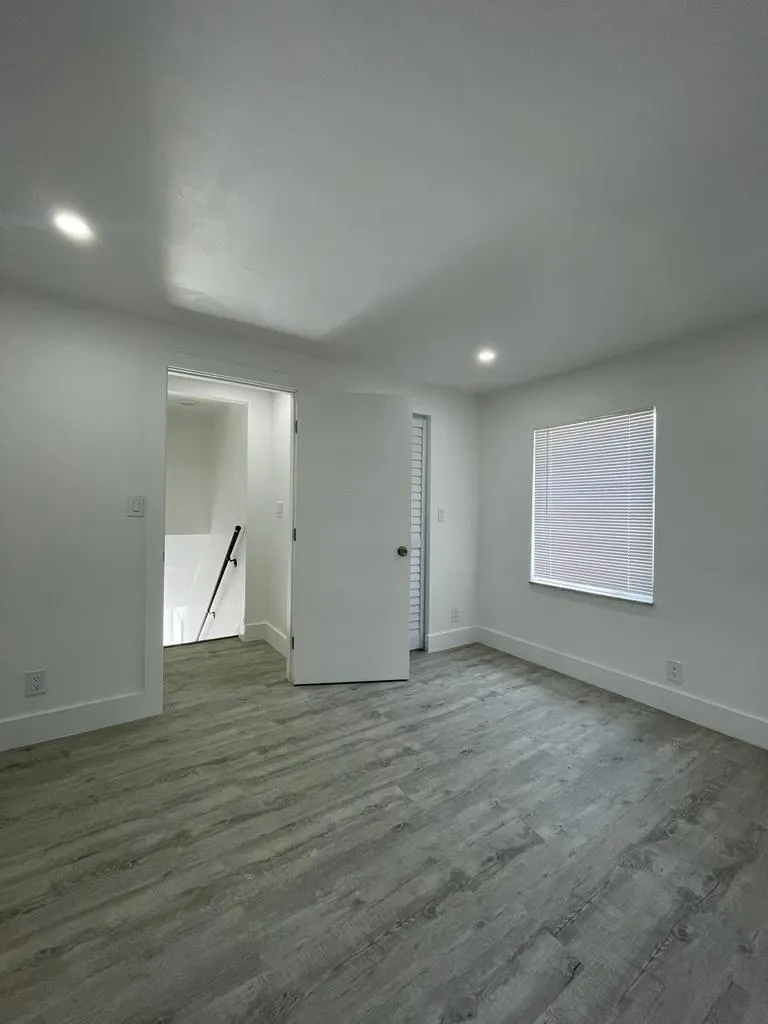 1033 NW 3rd Ave, #4