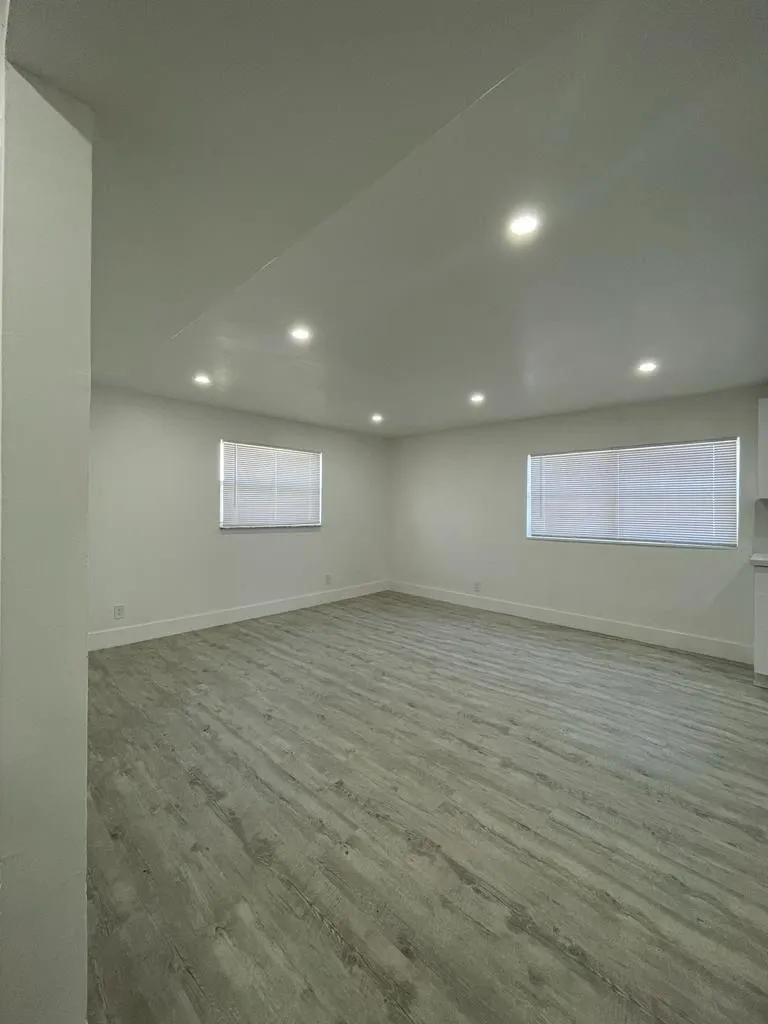 1033 NW 3rd Ave, #4