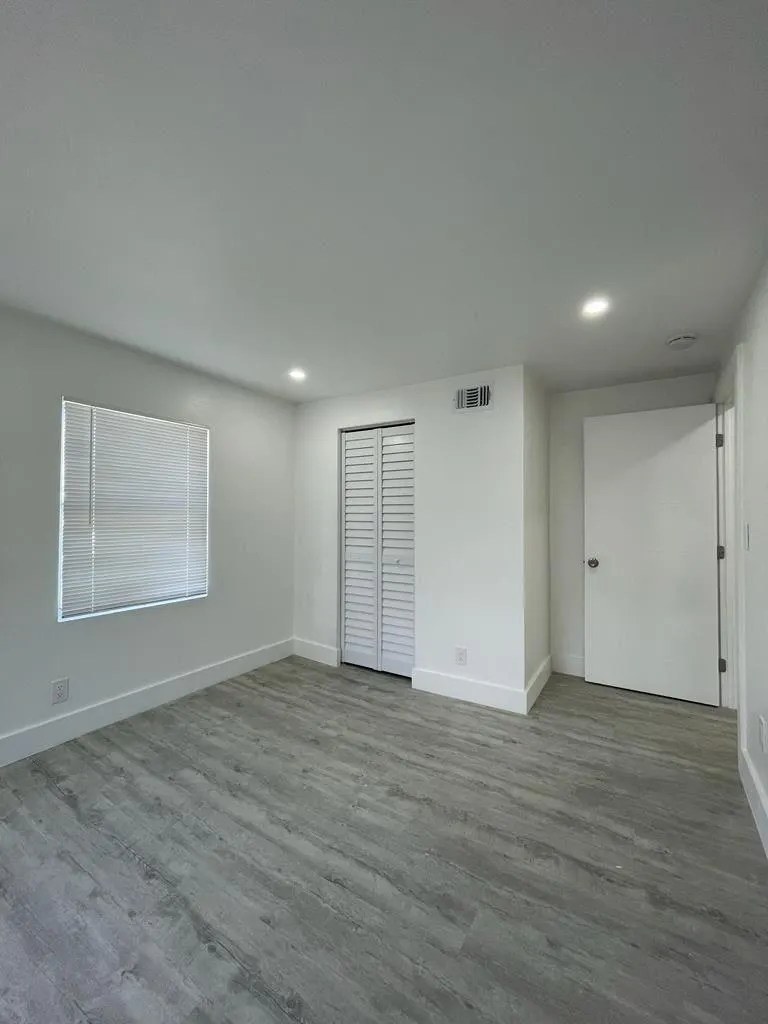 1033 NW 3rd Ave, #4