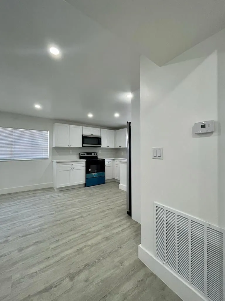 1033 NW 3rd Ave, #4