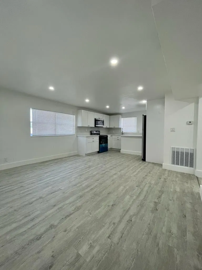 1033 NW 3rd Ave, #4