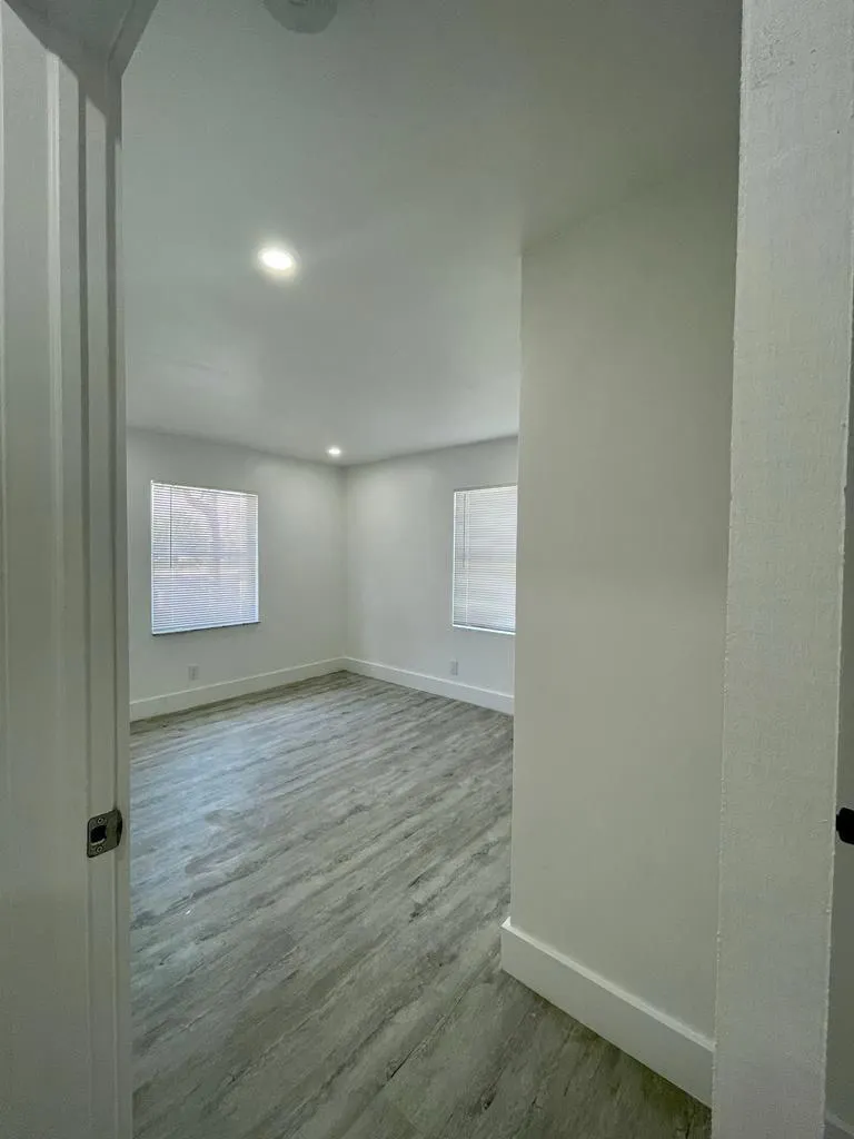 1033 NW 3rd Ave, #4