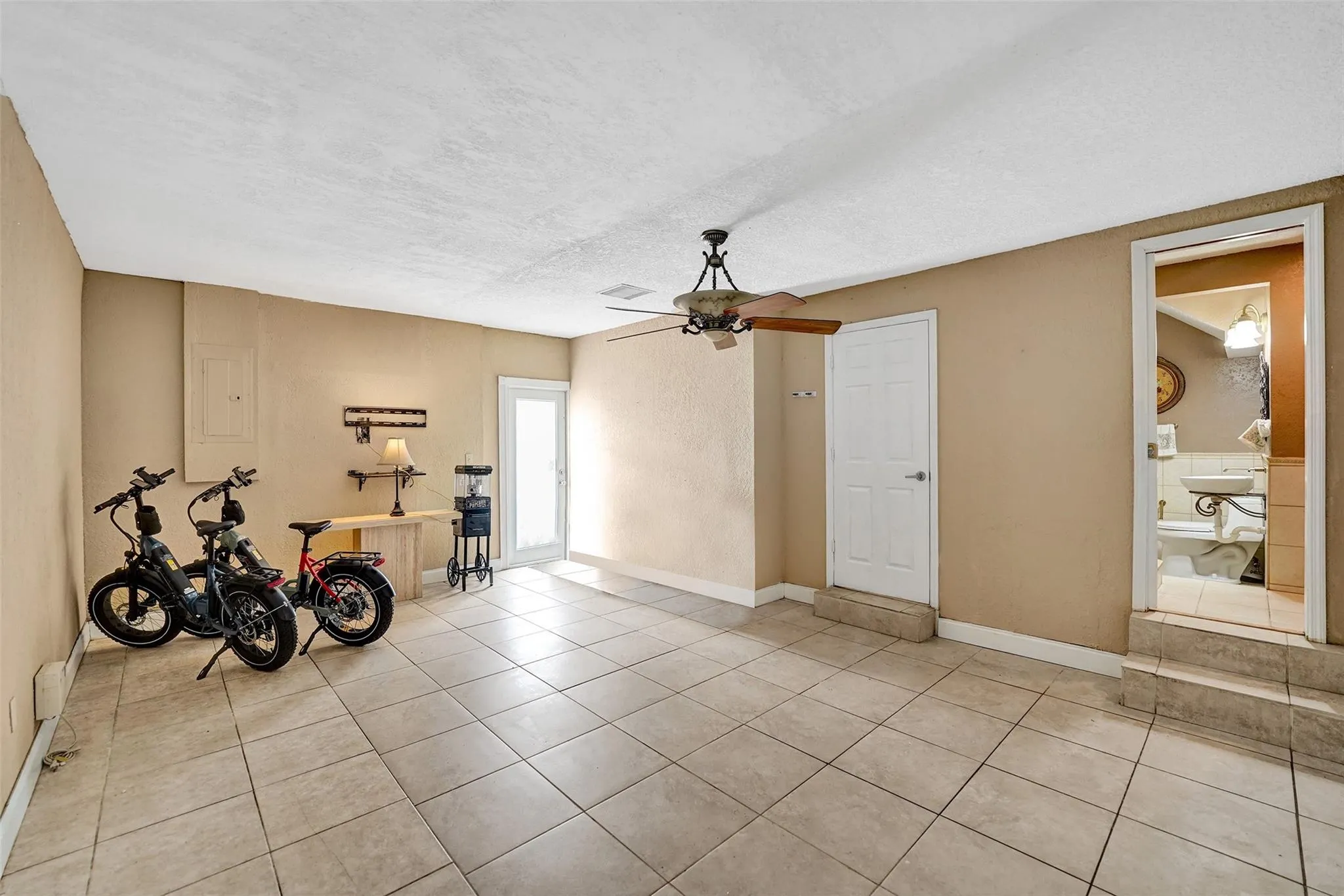 14580 Fairfax Pl