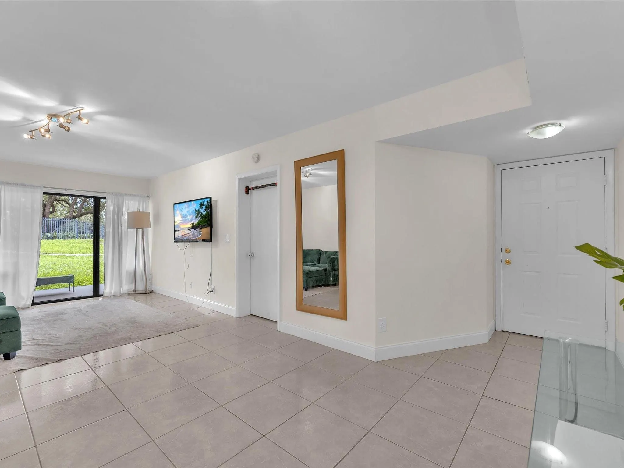 9022 W Atlantic Blvd, #213