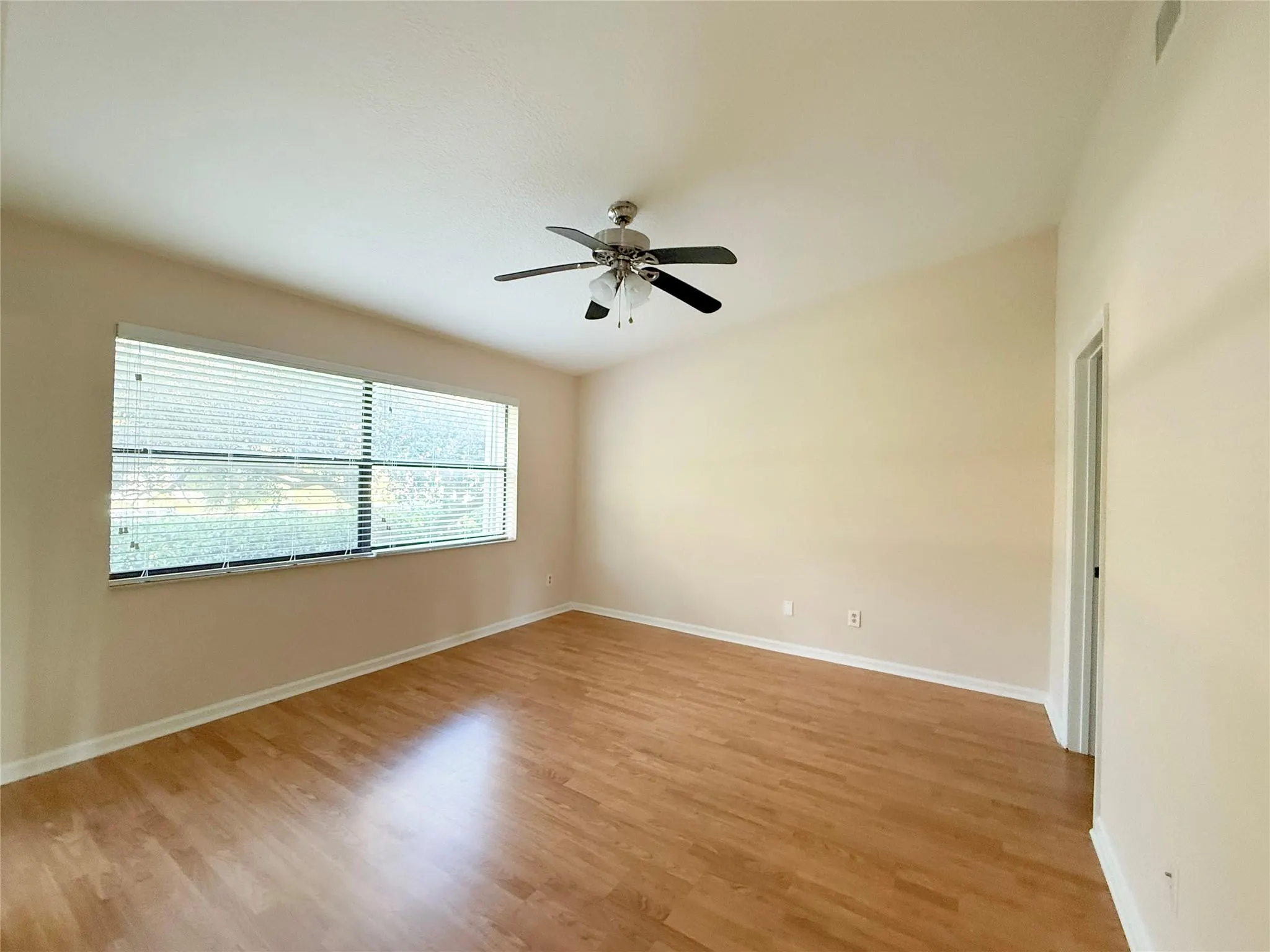 9617 Riverside Dr, #5C
