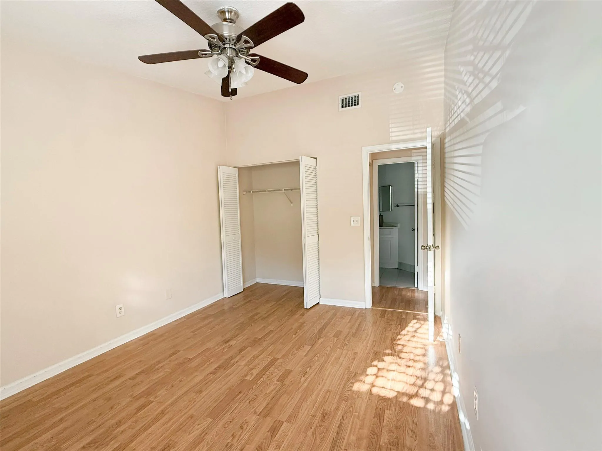 9617 Riverside Dr, #5C