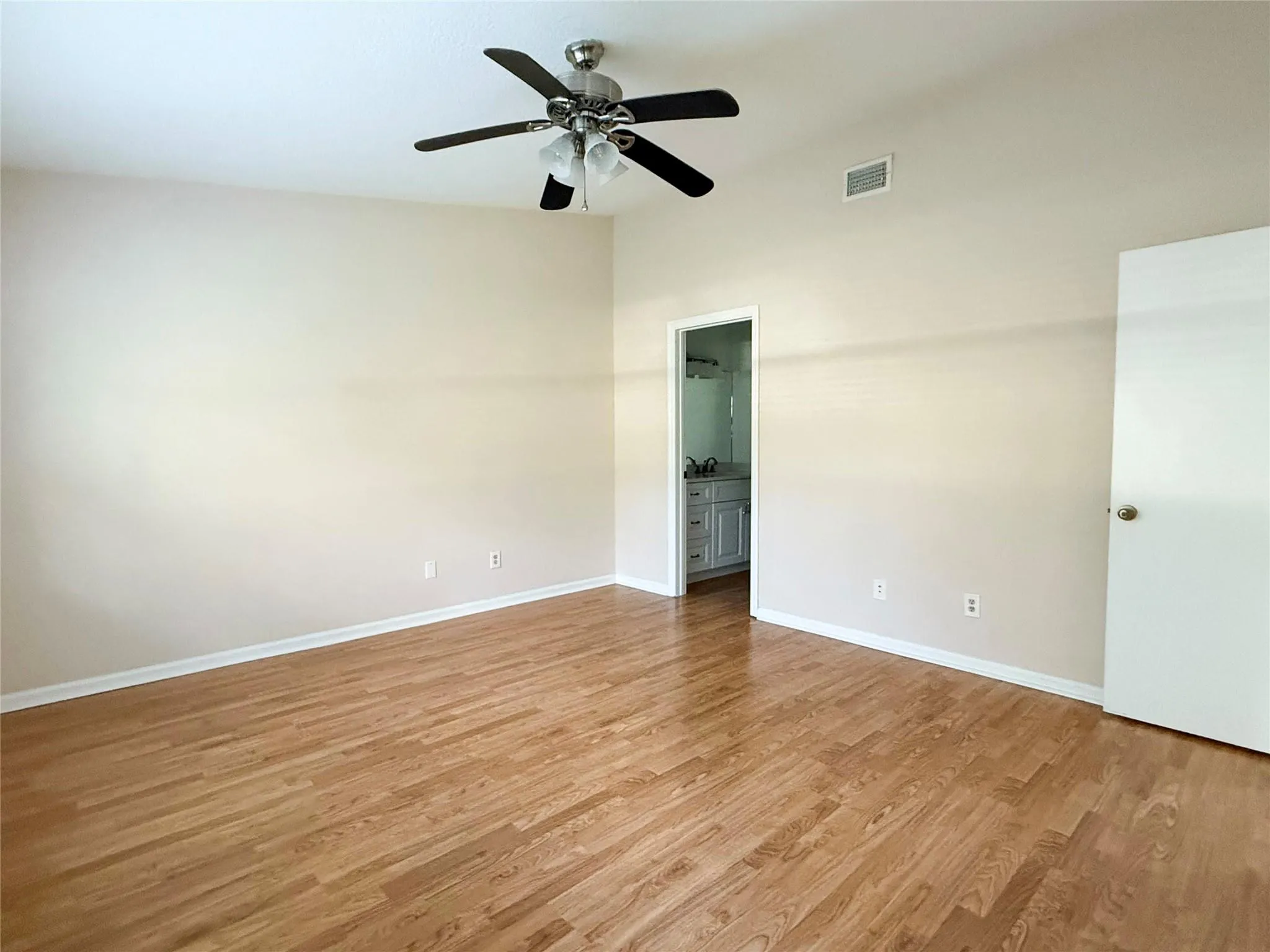 9617 Riverside Dr, #5C
