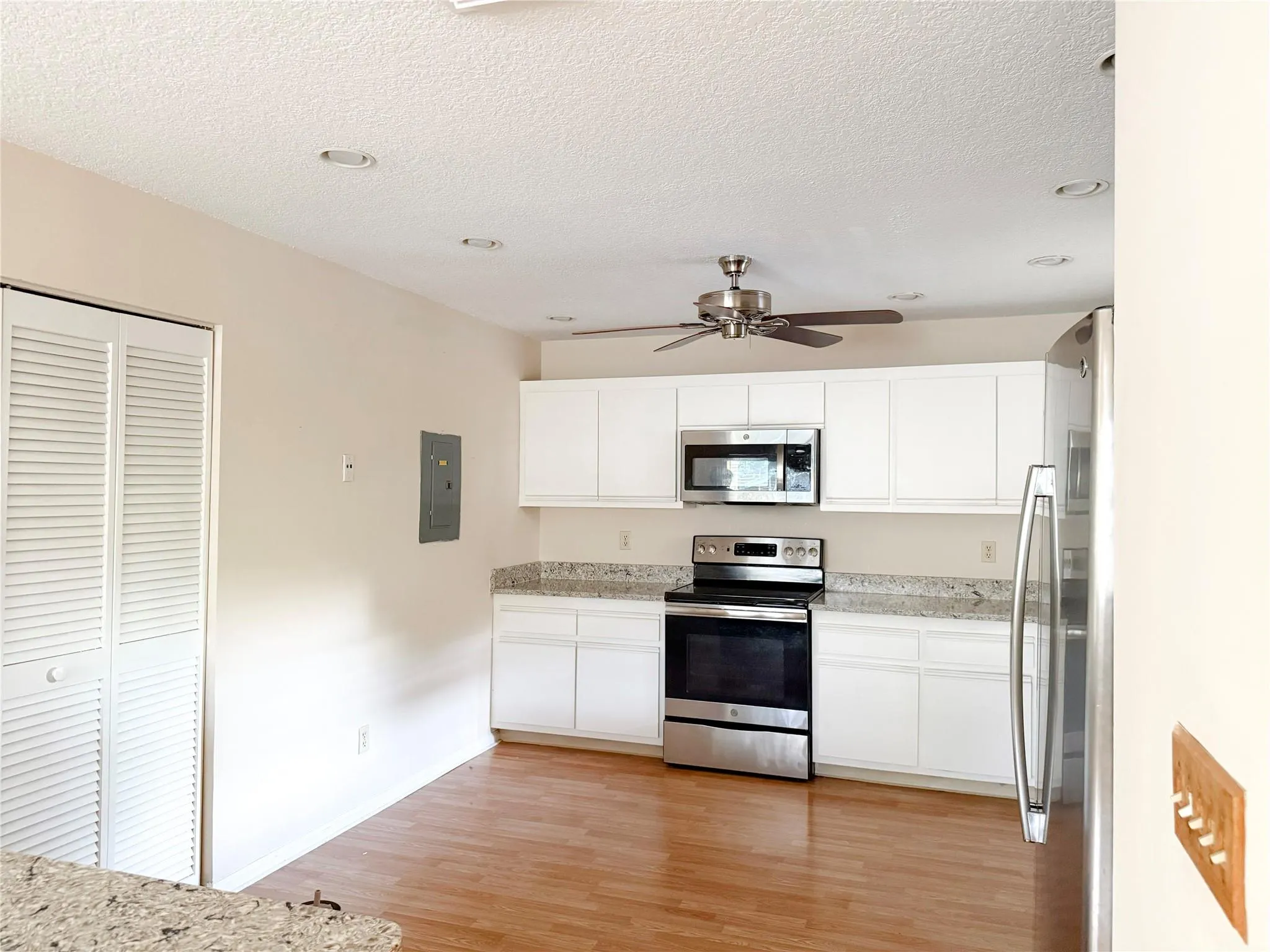 9617 Riverside Dr, #5C