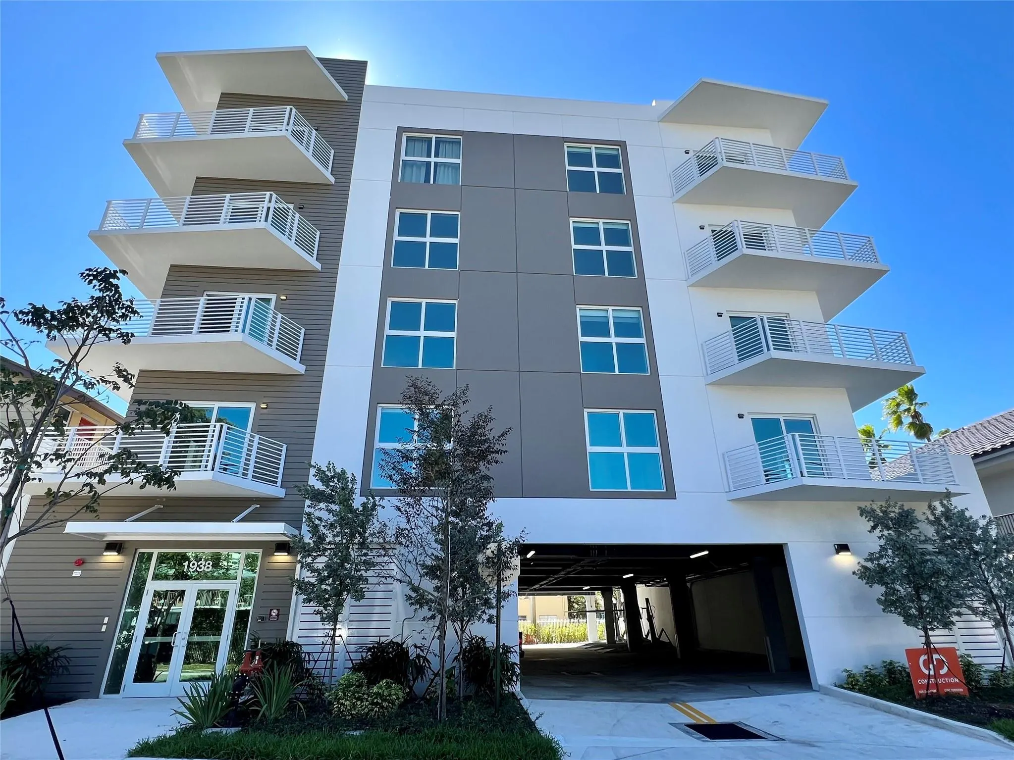 1938 Jackson St, #305